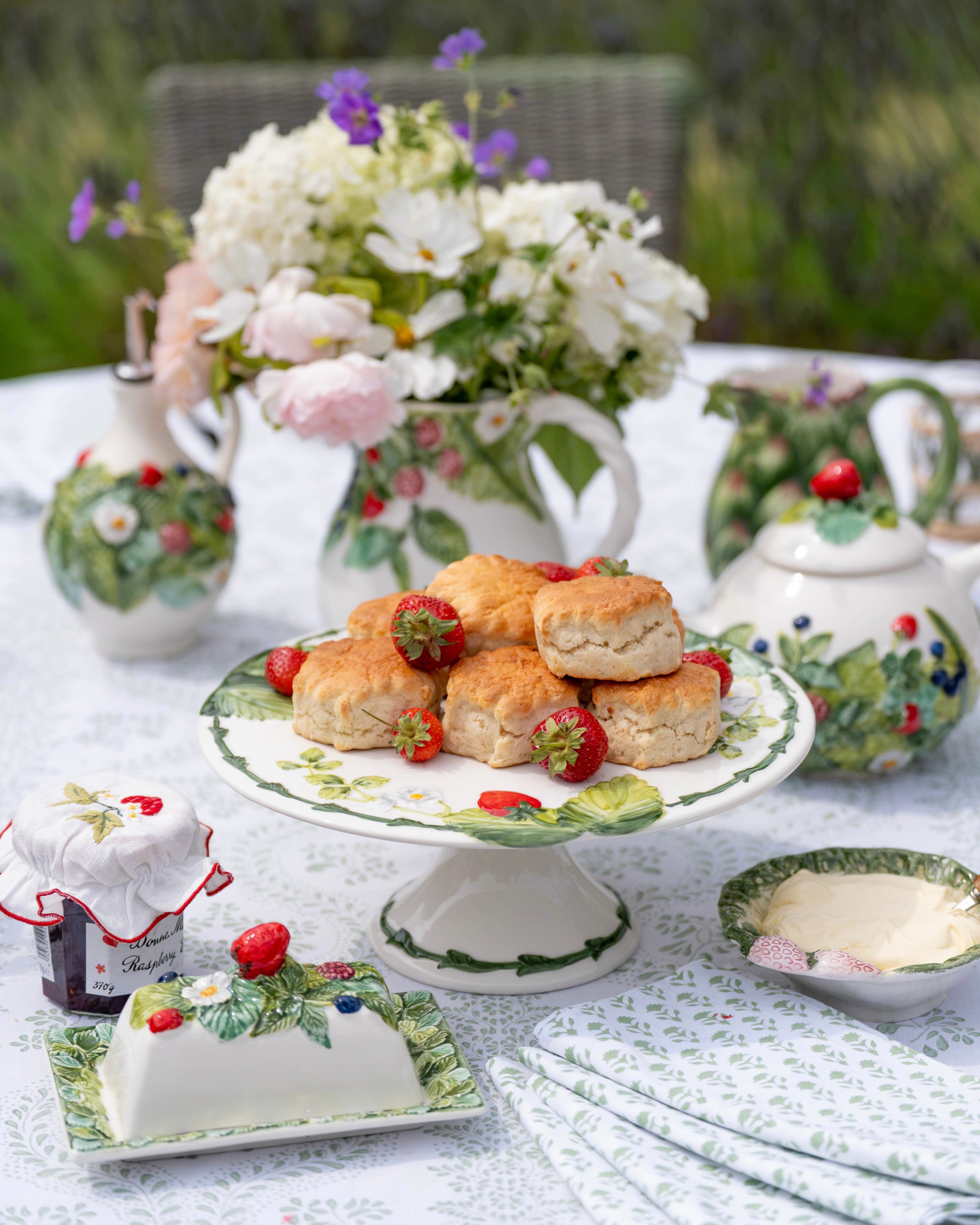 Strawberry Leaf Cake Stand