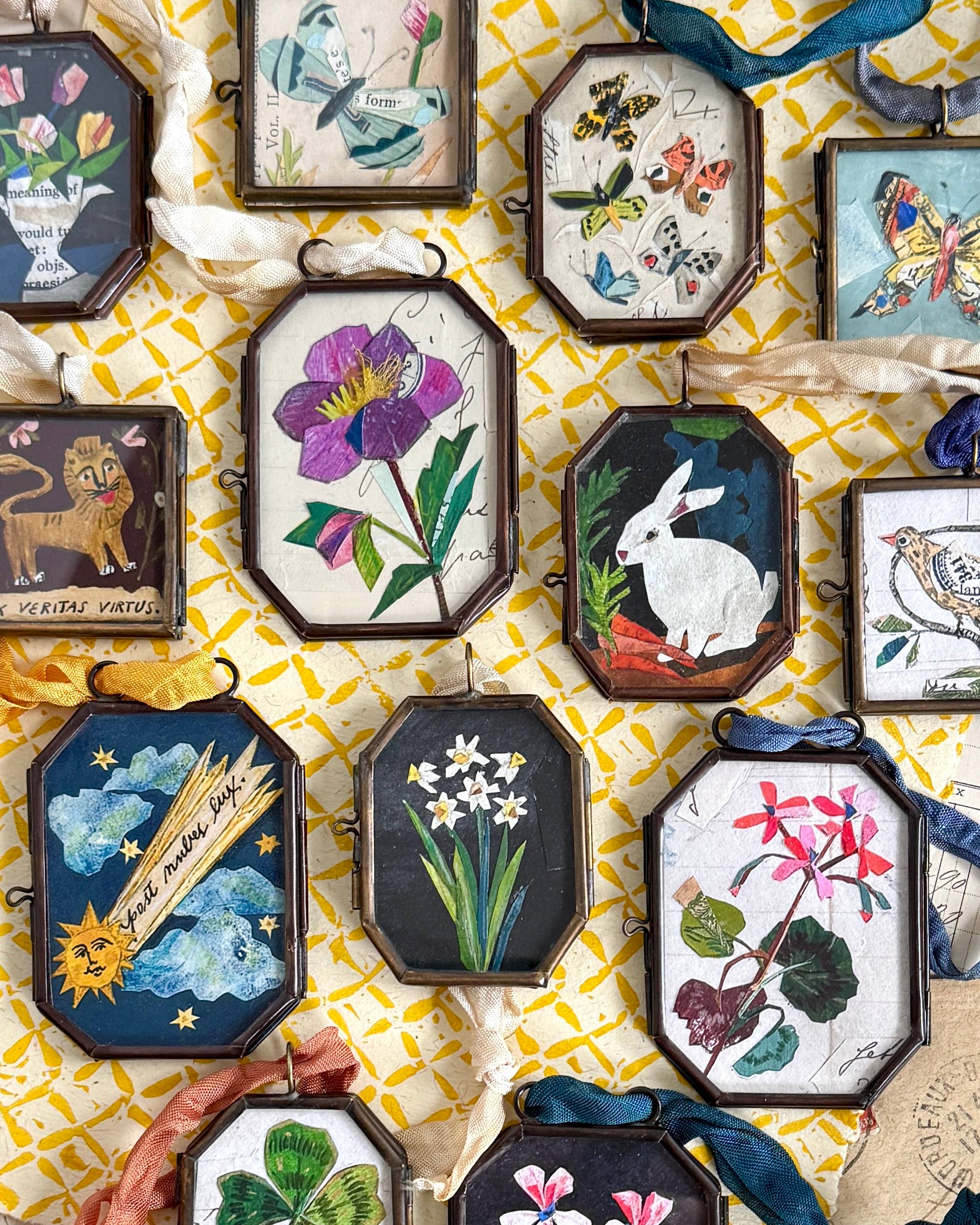 Geraniums (Light) Art Locket Ornament