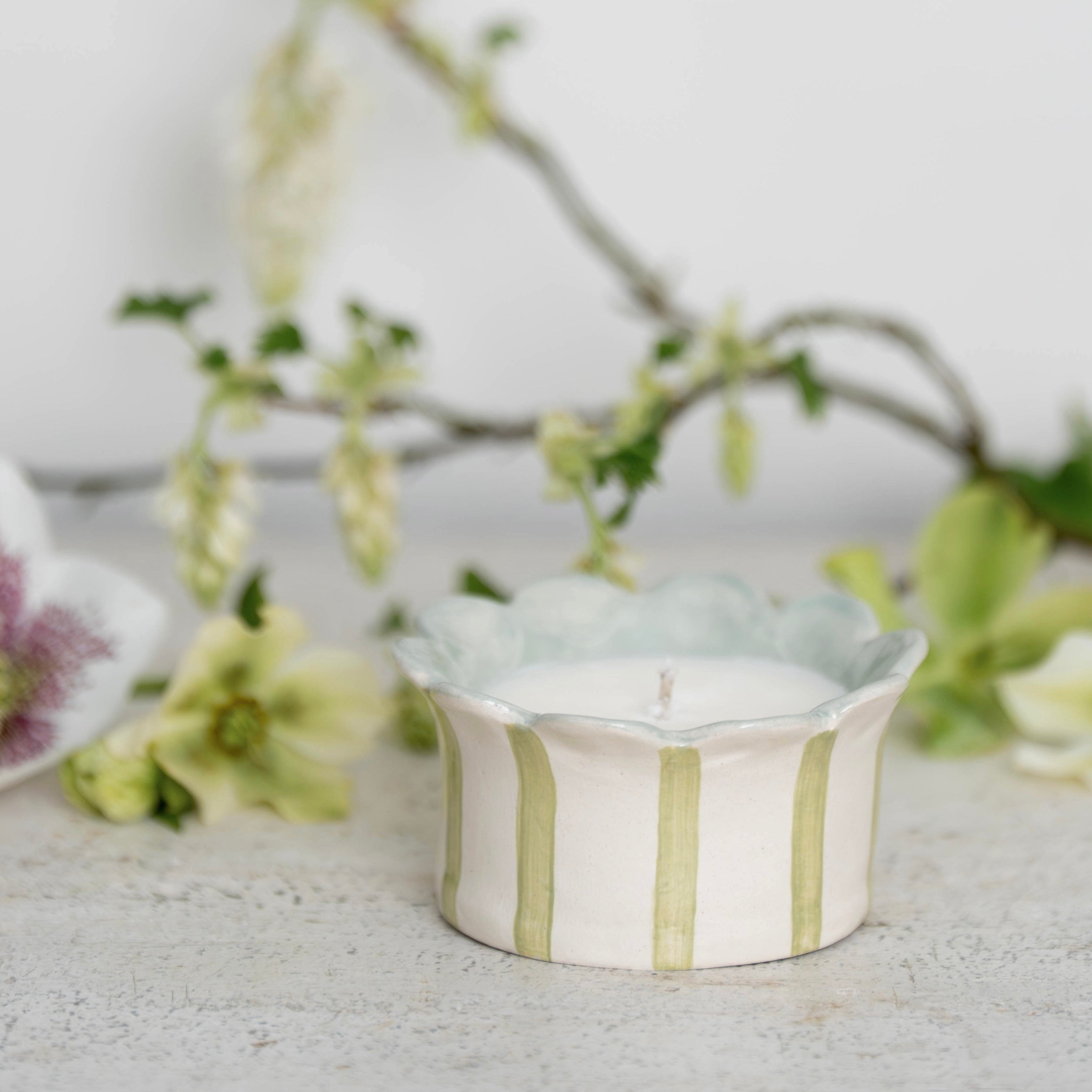 Sage Green Daisy Scalloped Candle (Tomato Vine)