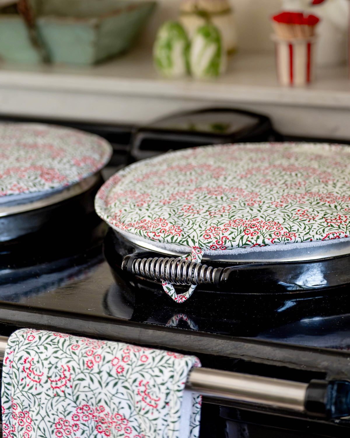 Festive Flowers Aga Pad