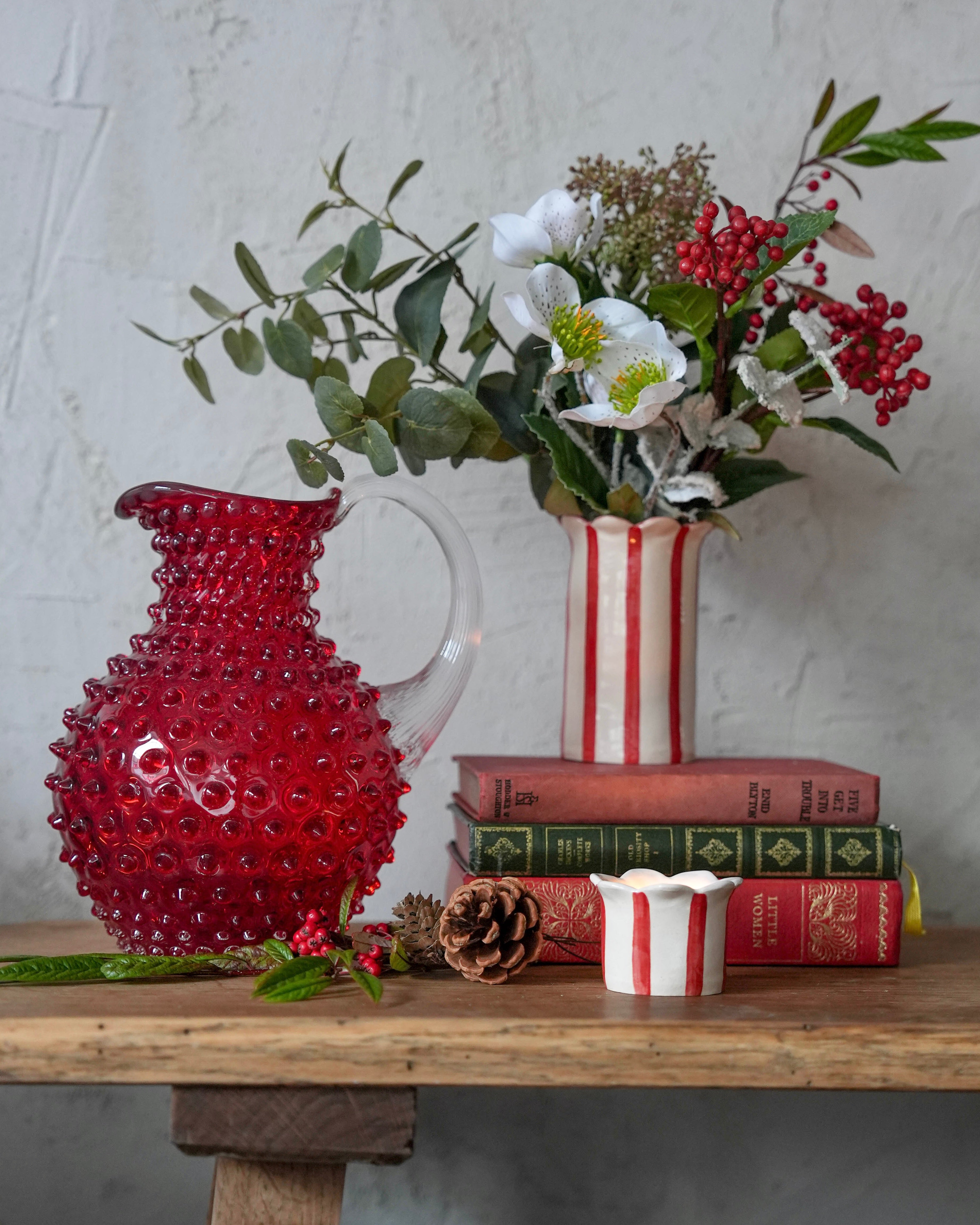 Red Daisy Scalloped Tealight Holder