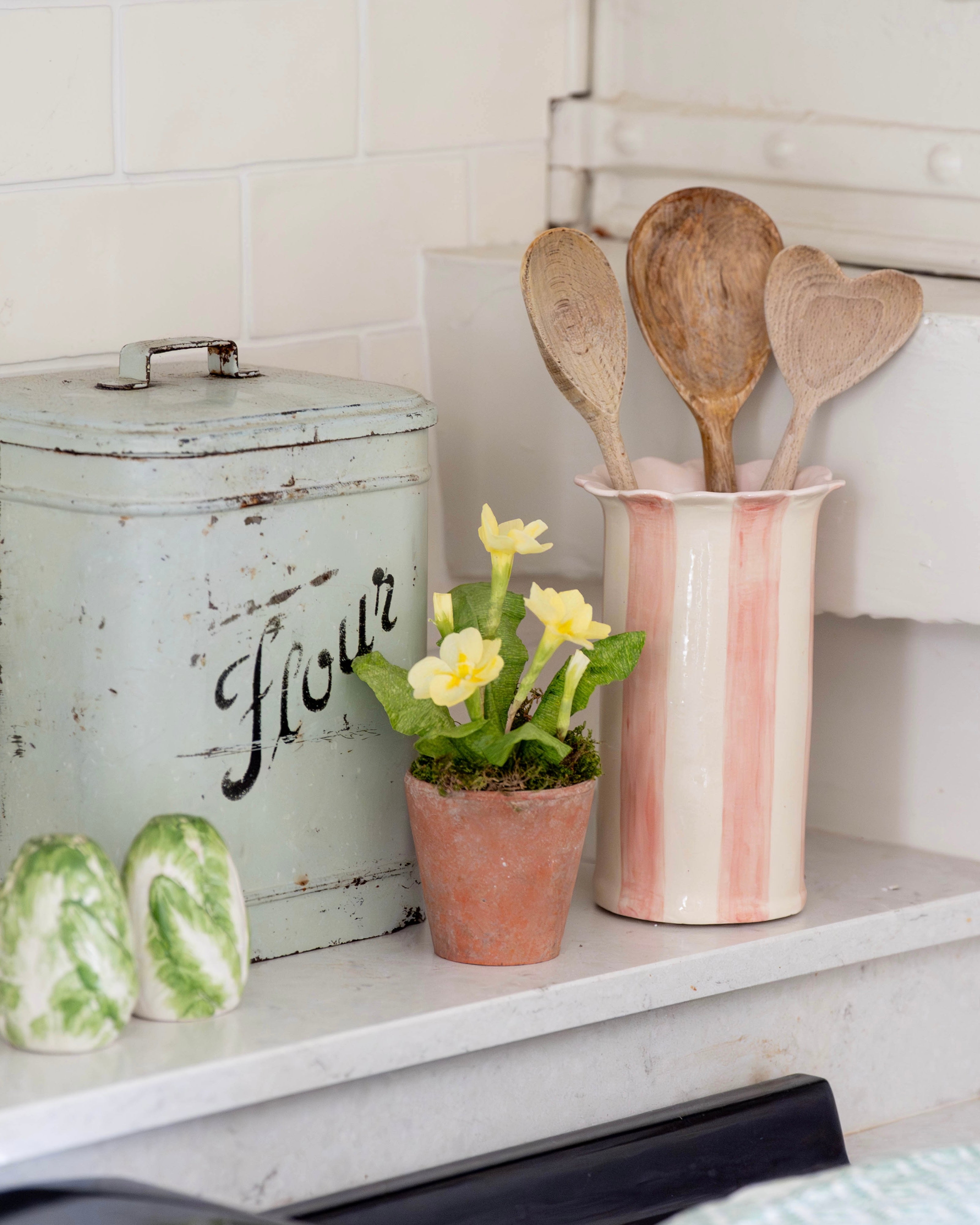Scalloped Pink Daisy Utensil Holder