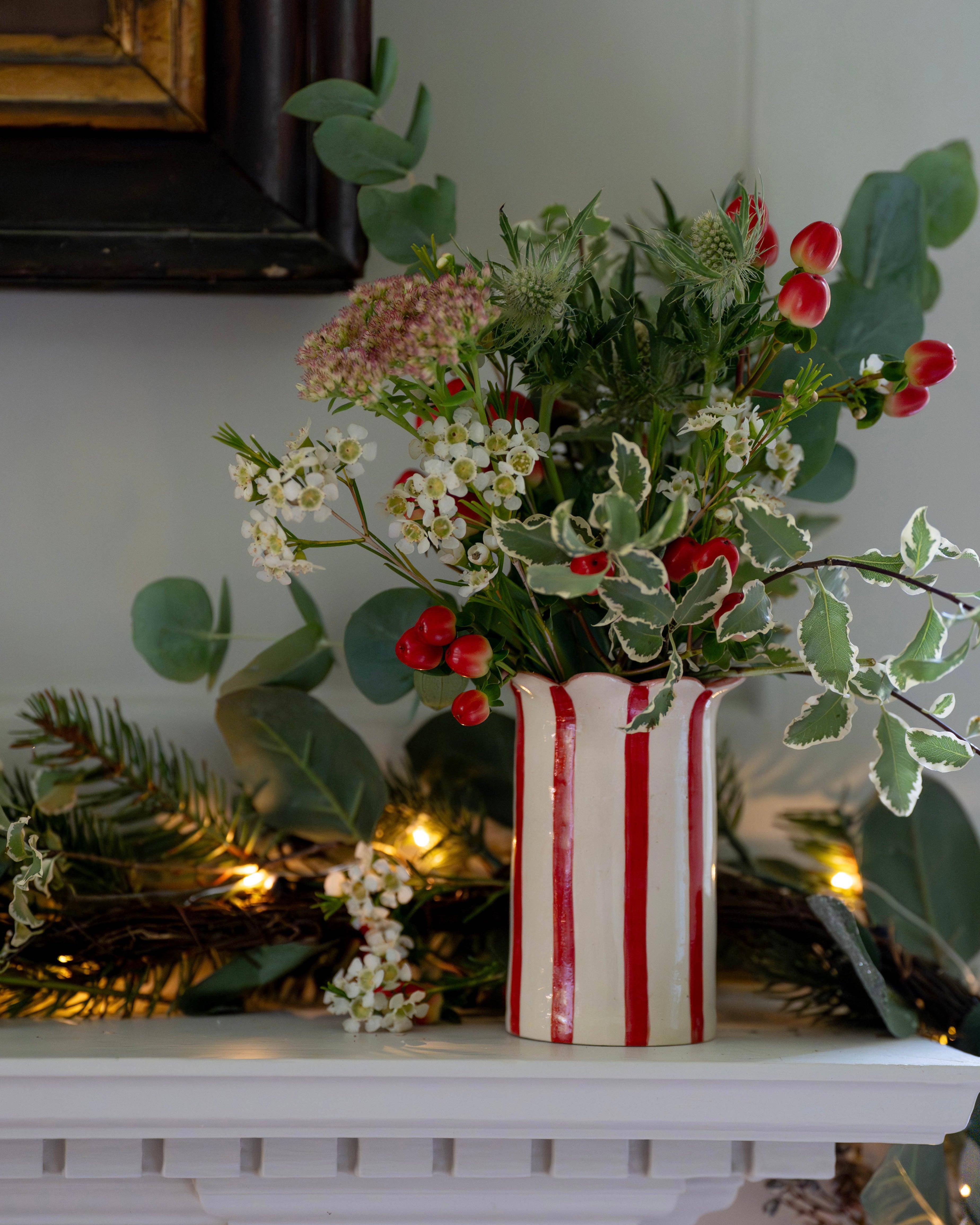 Red Daisy Scalloped Vase