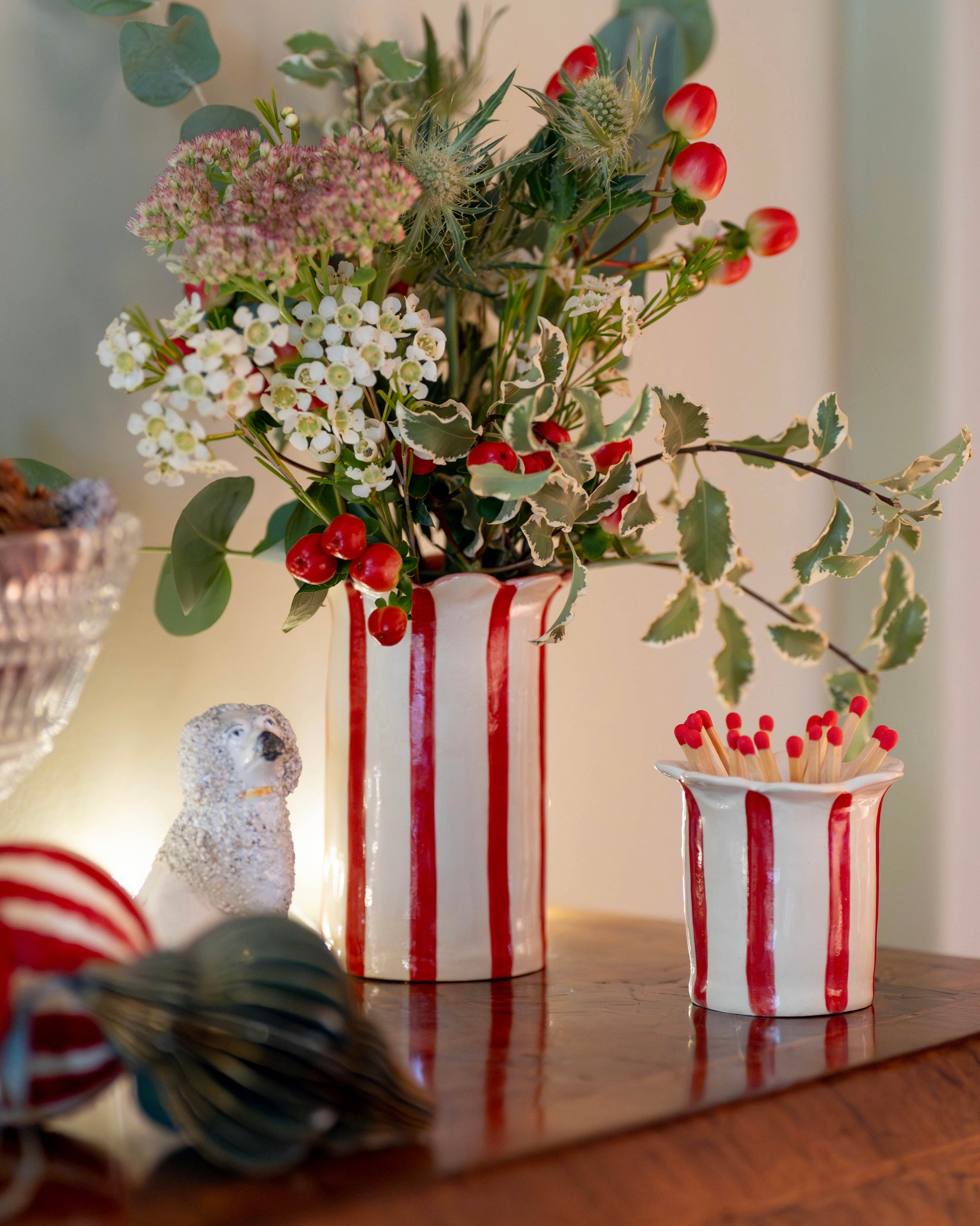 Red Daisy Scalloped Vase
