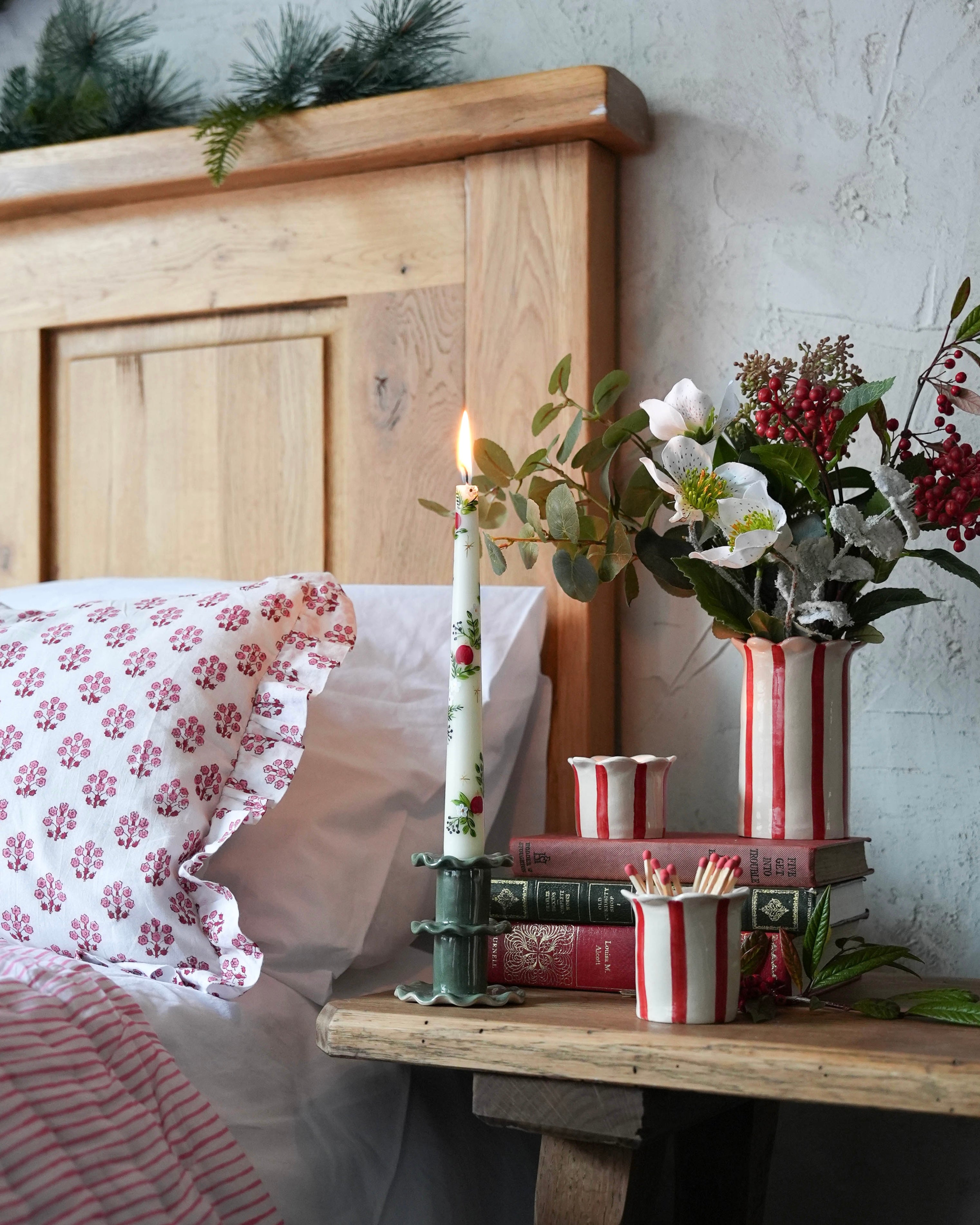 Red Daisy Scalloped Vase