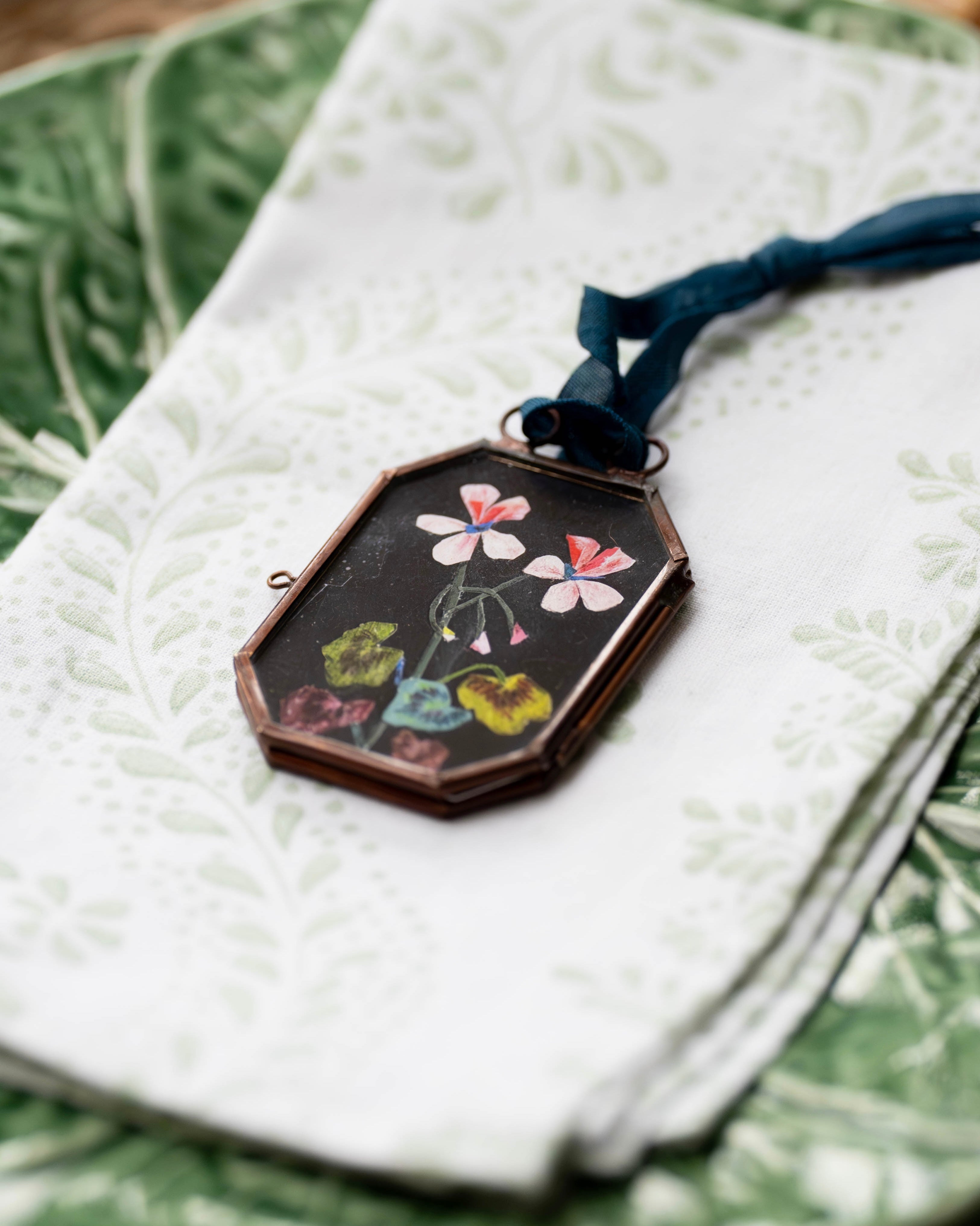 Geraniums (Dark) Art Locket Ornament