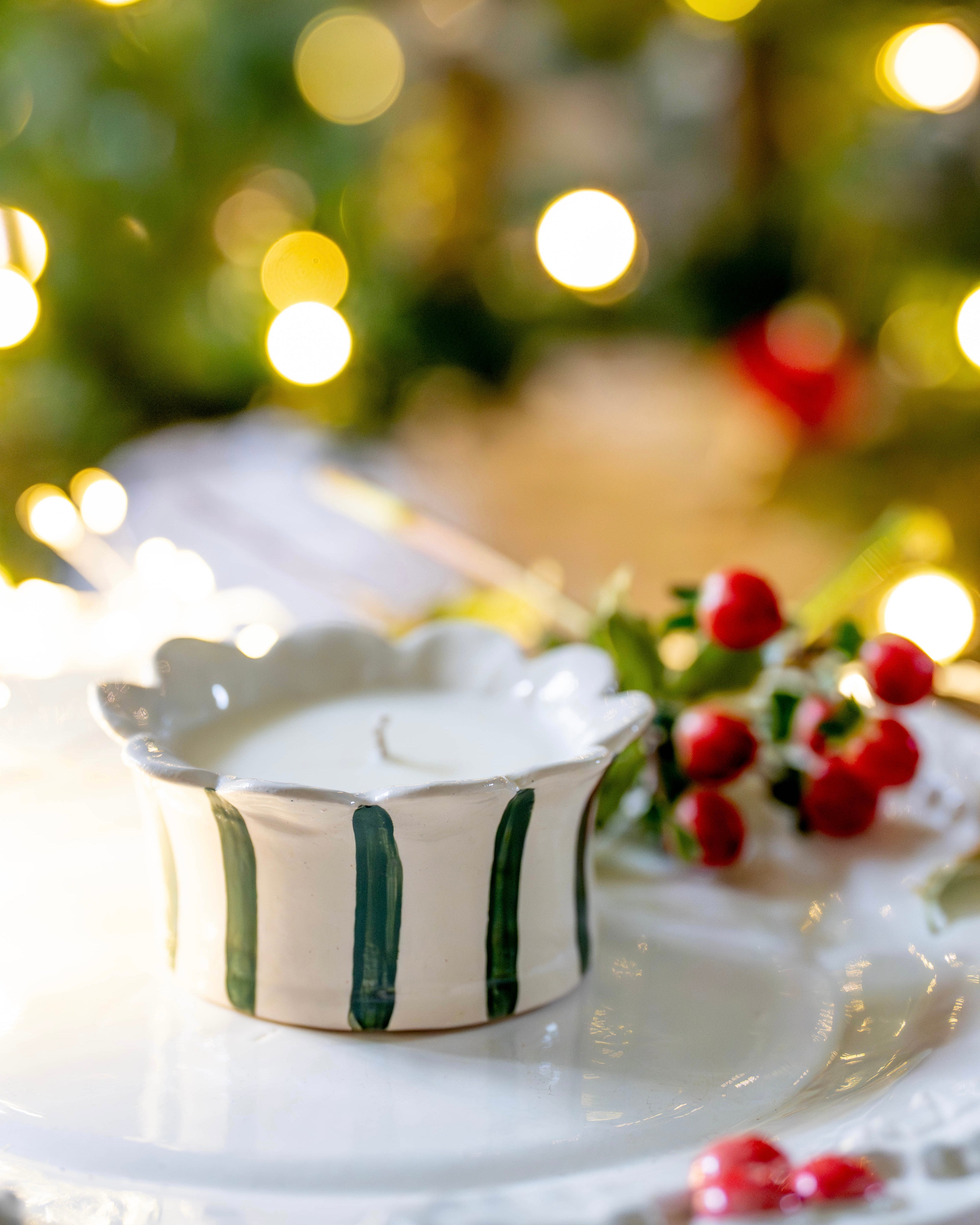 Forest Daisy Scalloped Candle (Winter Spice)