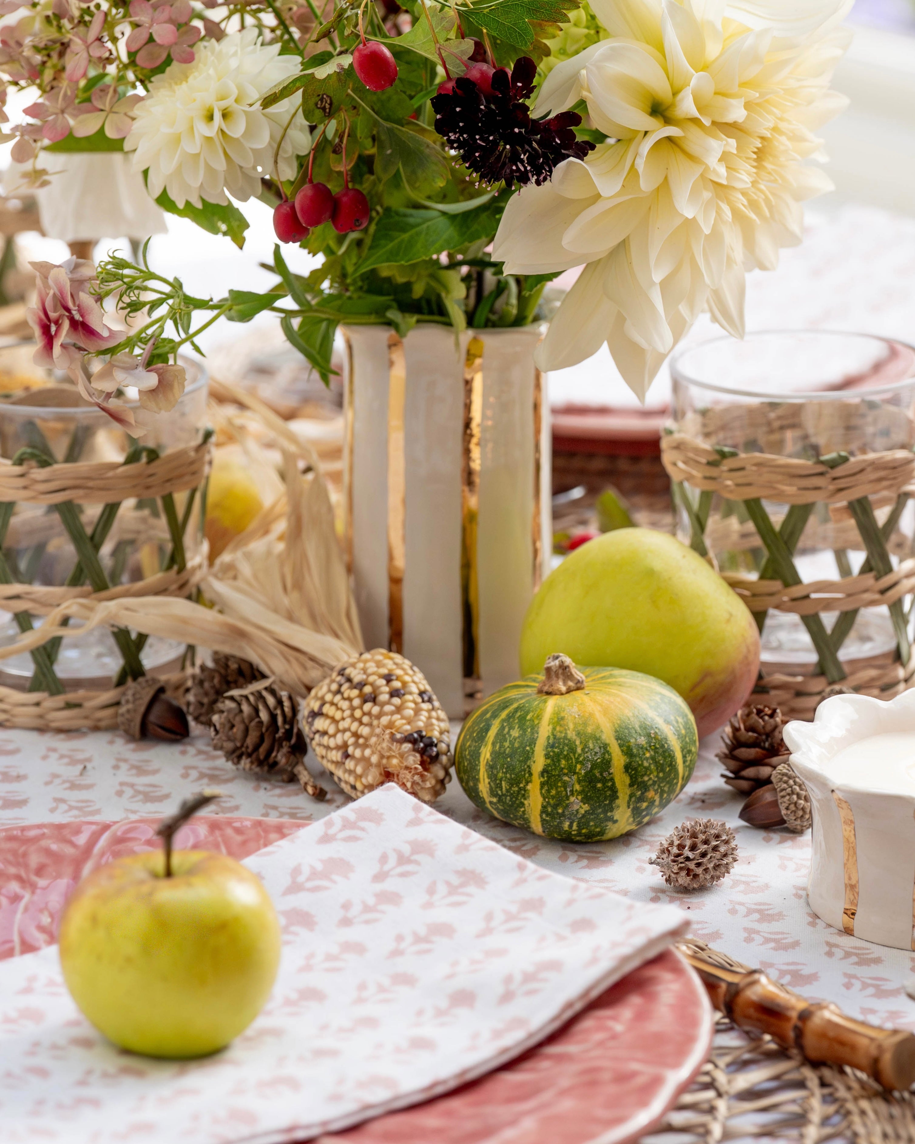 Gold Daisy Scalloped Vase