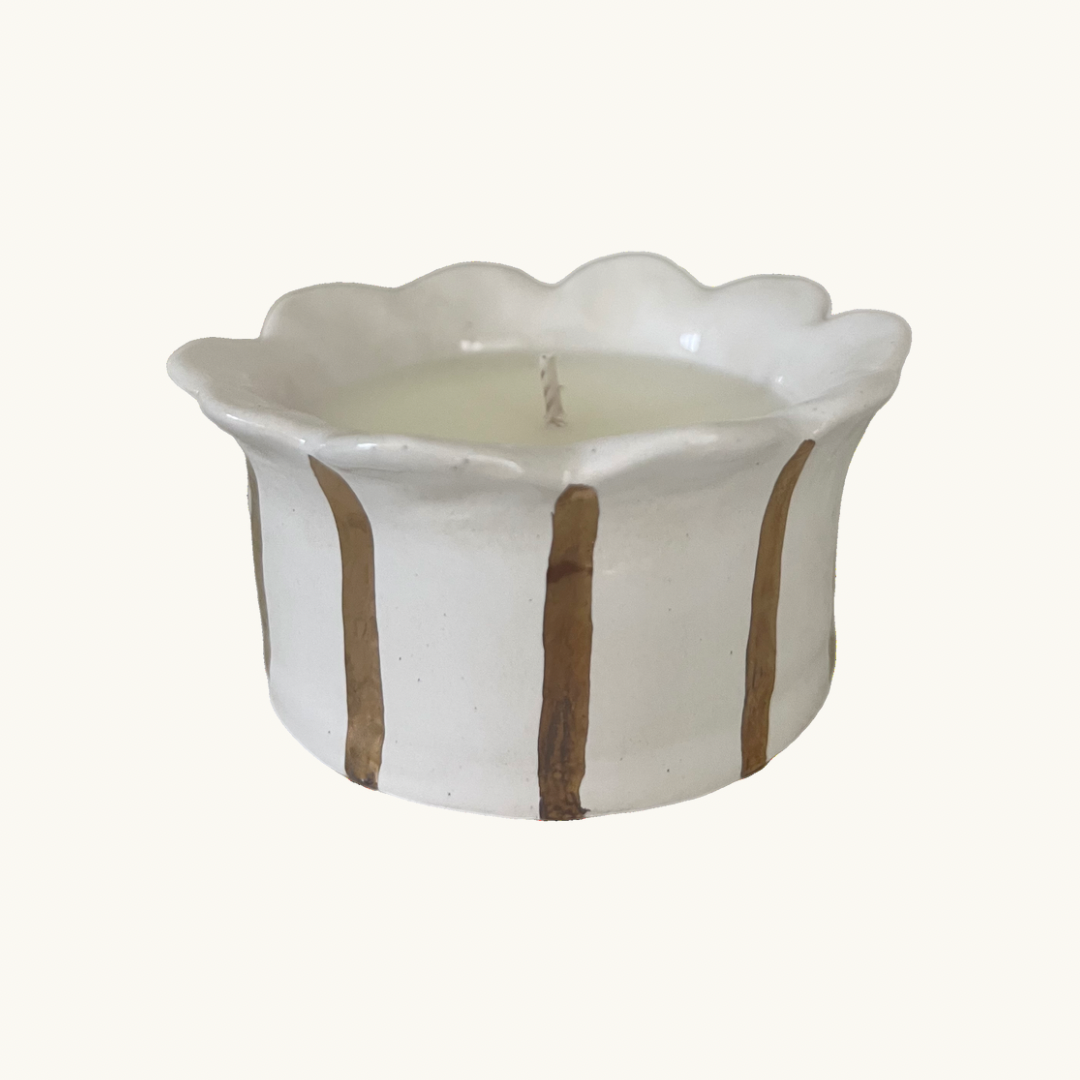 Gold Daisy Scalloped Candle (Winter Spice)