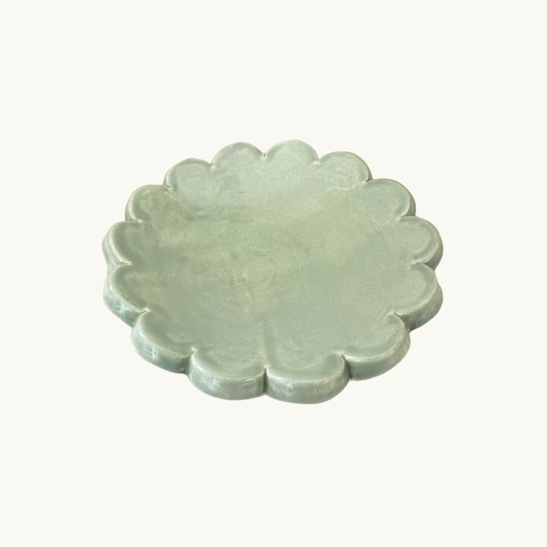 Sage Green Daisy Scalloped Brush Holder