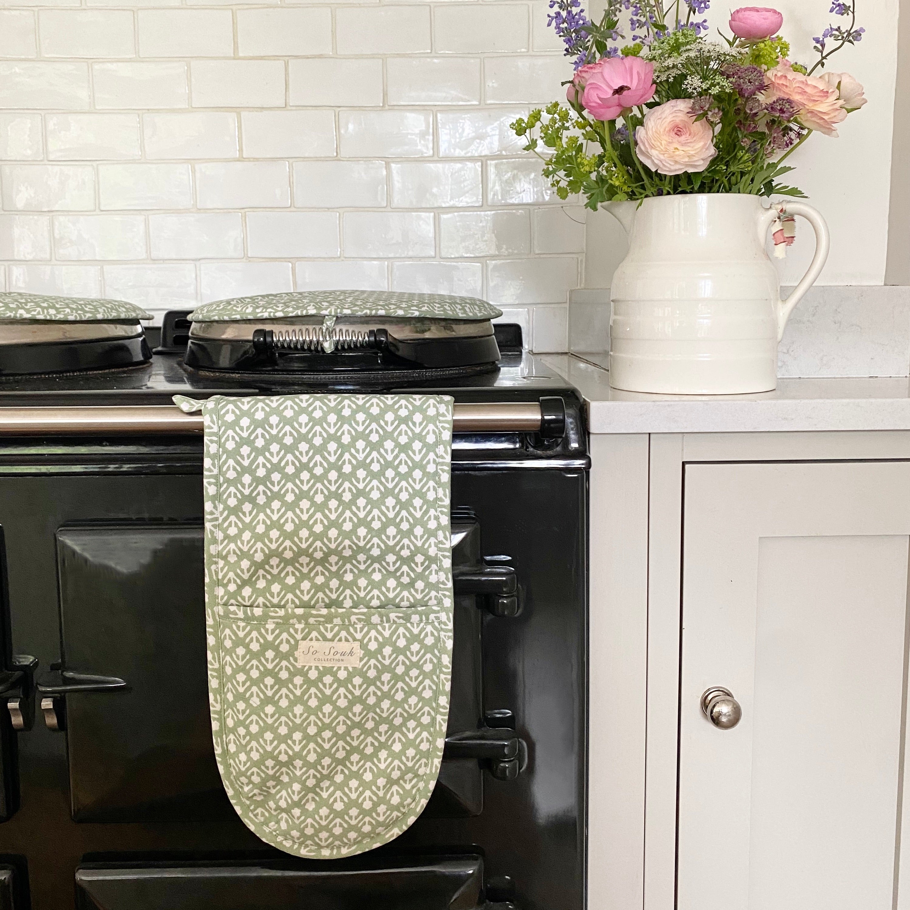 Green Bhuti Oven Gloves