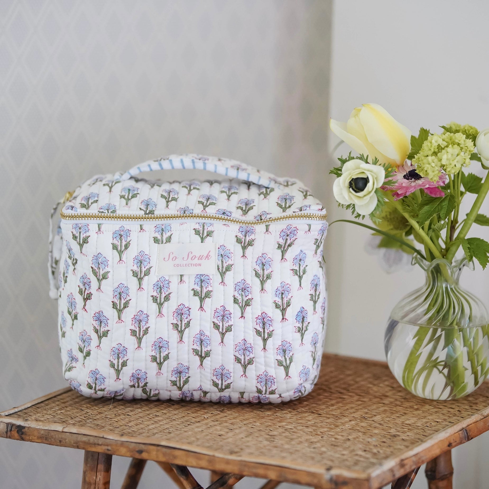 WASH BAGS AND POUCHES