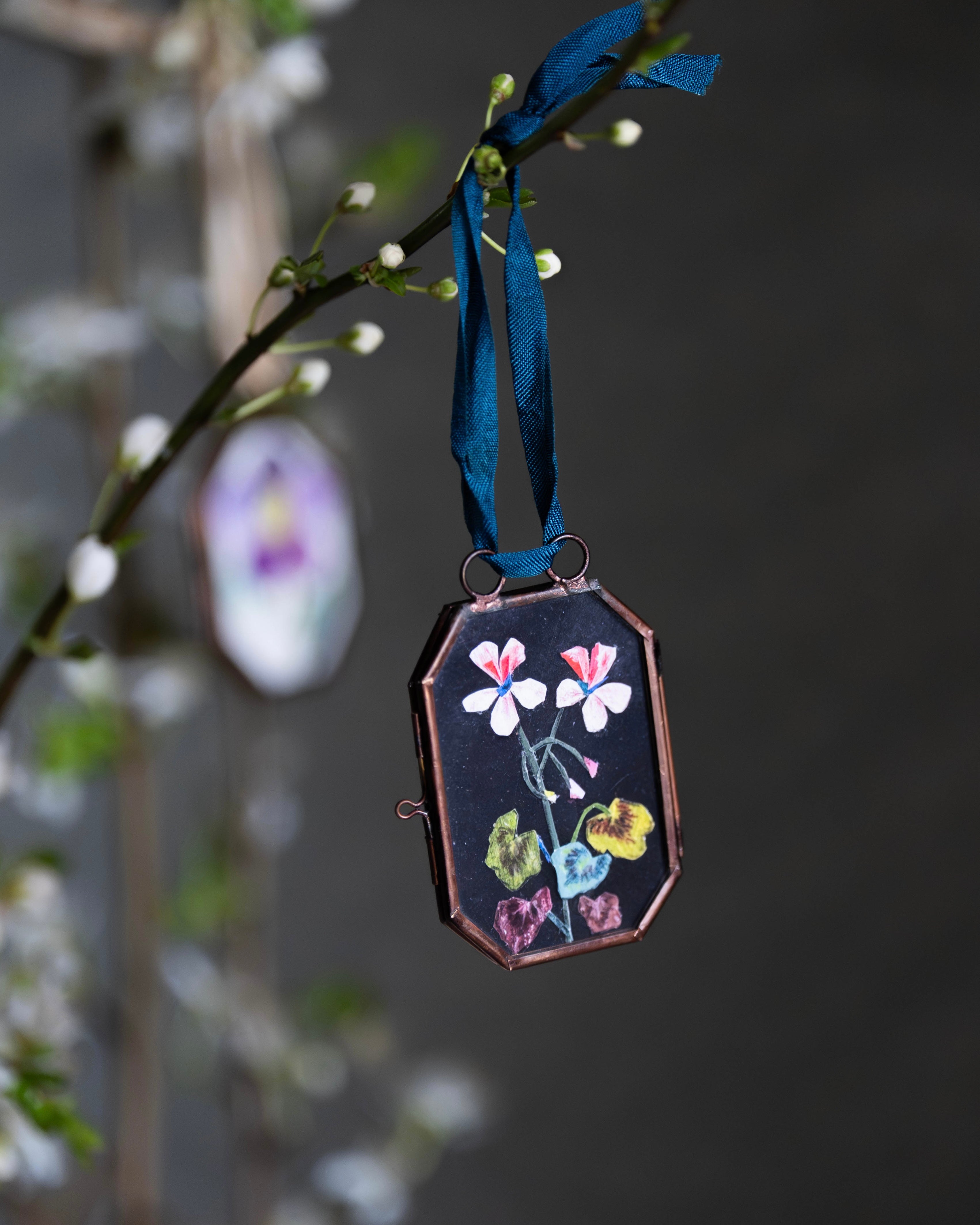 Geraniums (Dark) Art Locket Ornament