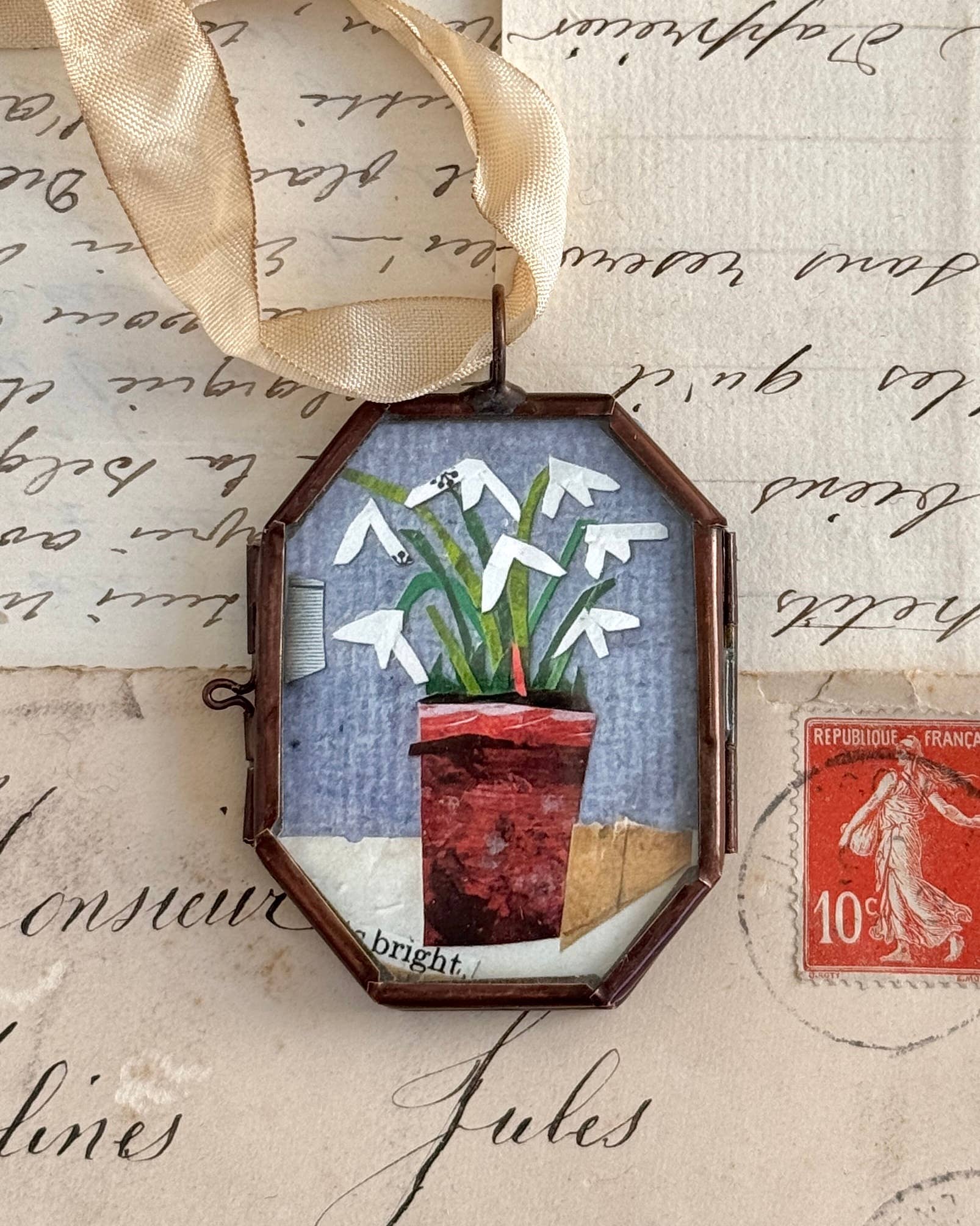 Snowdrops Art Locket Ornament