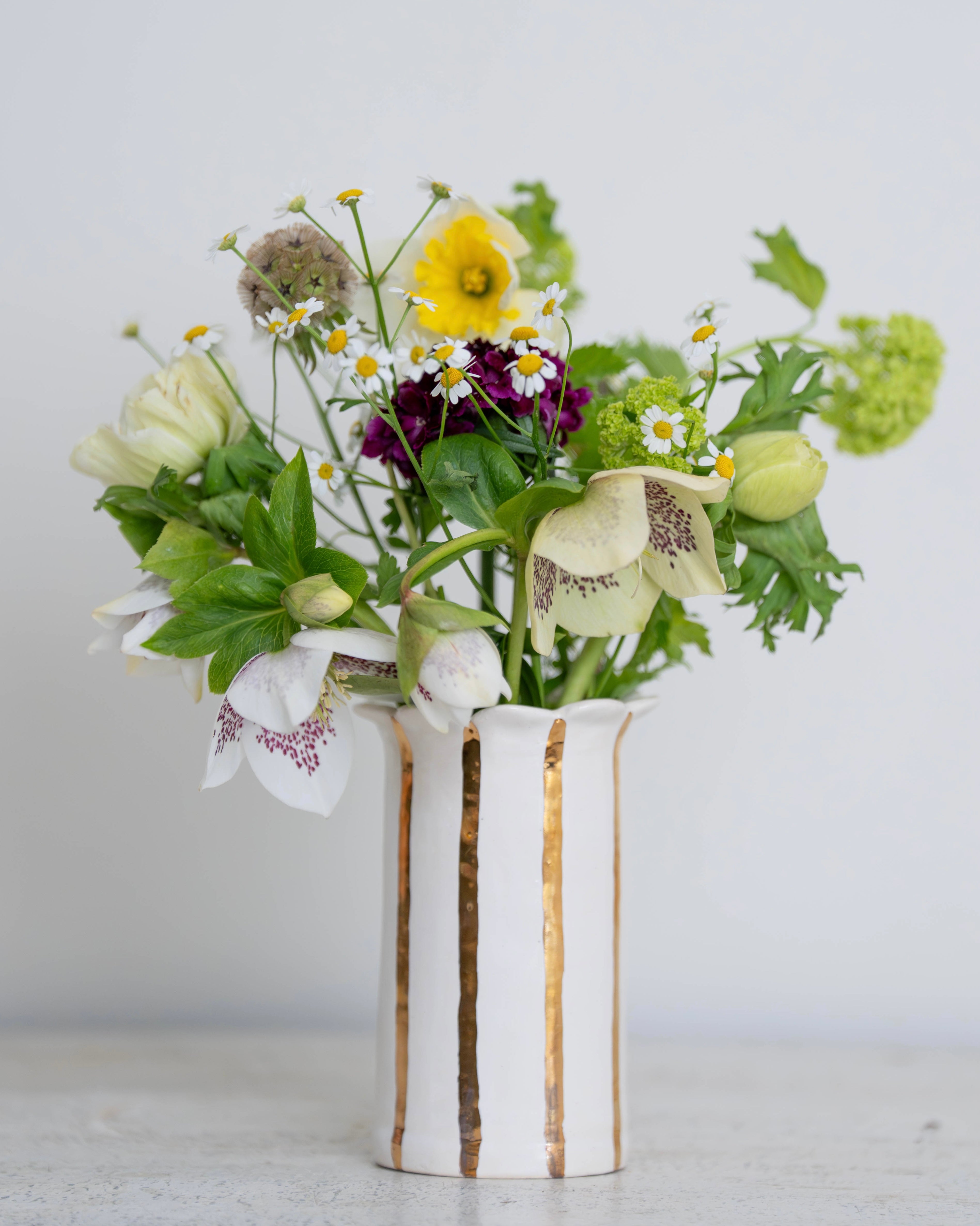Gold Daisy Scalloped Vase