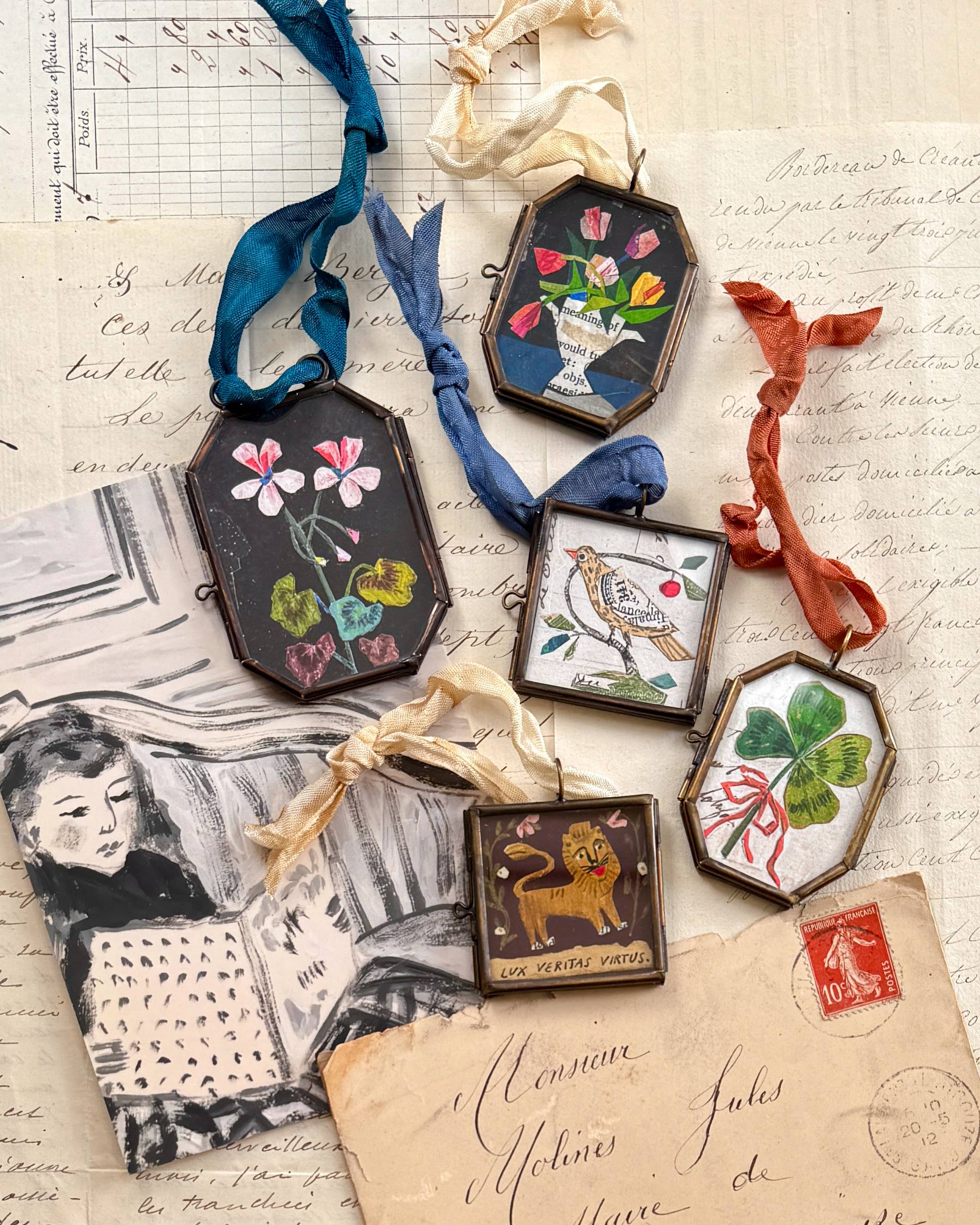 Tulips in Urn Art Locket Ornament (Dark)