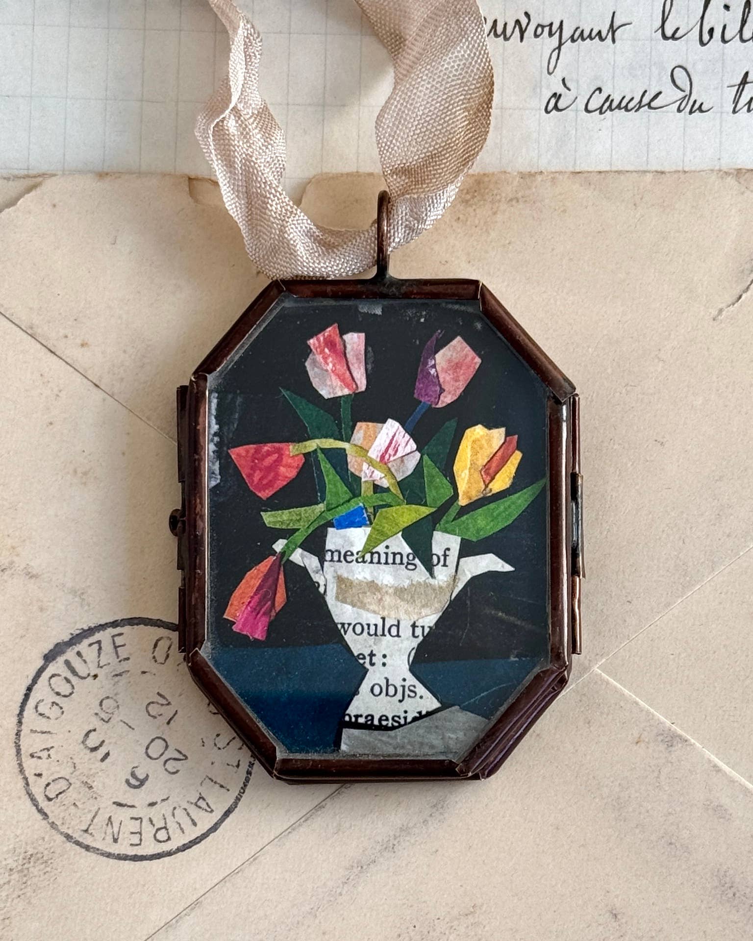 Tulips in Urn Art Locket Ornament (Dark)