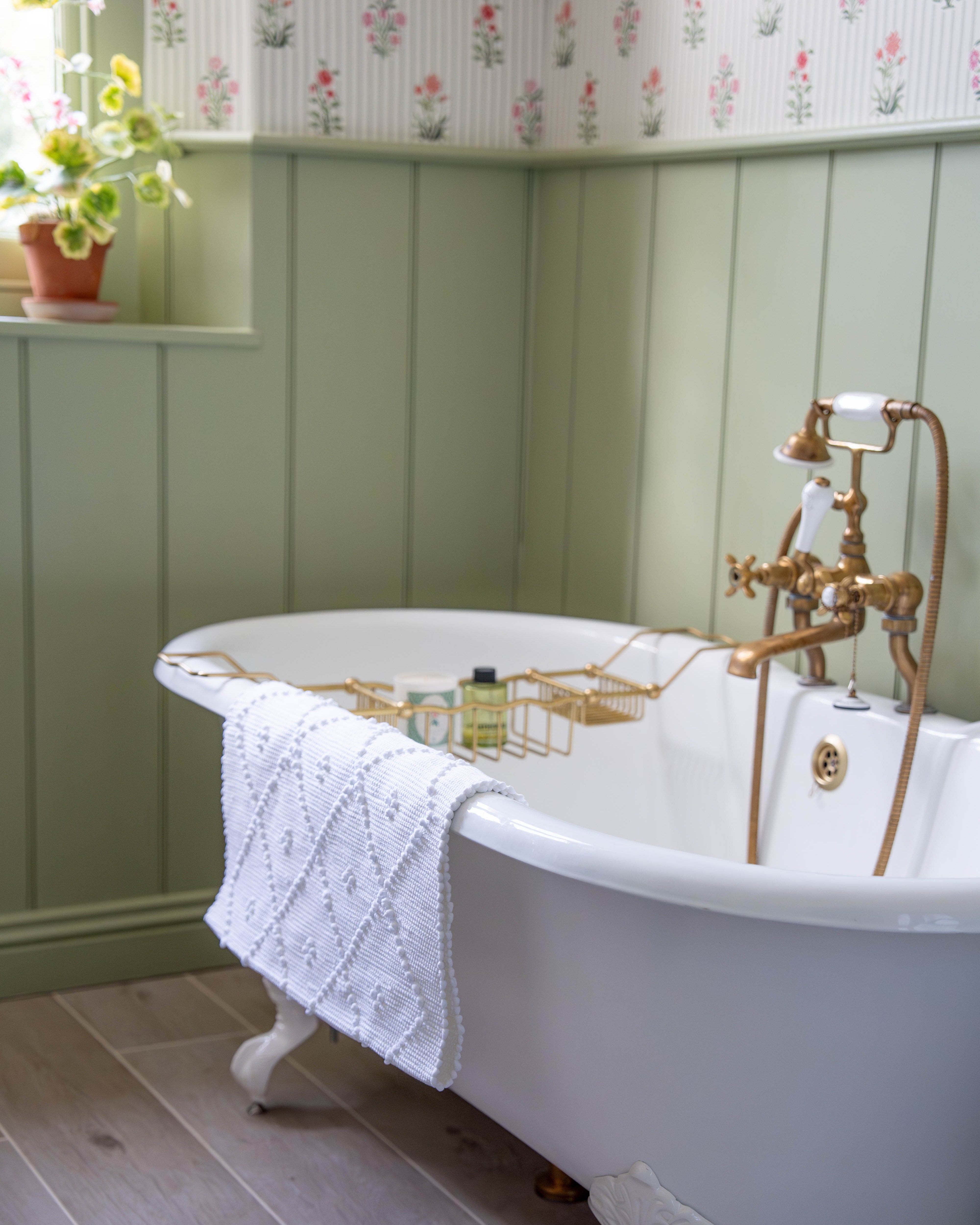 White Handwoven Knotted Bath Mat