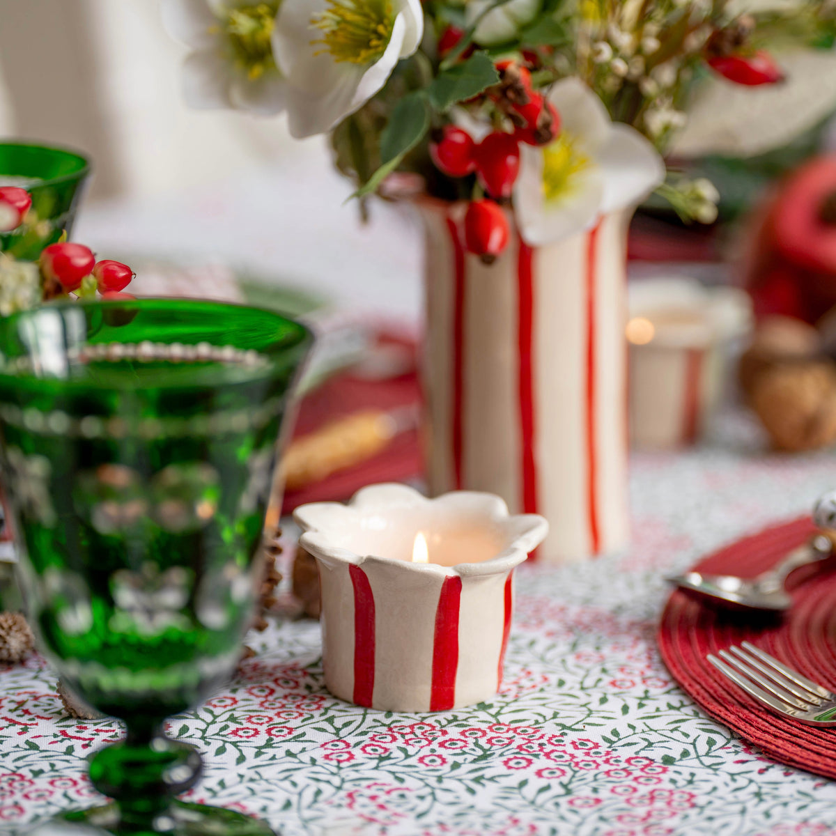 Red Daisy Scalloped Tealight Holder