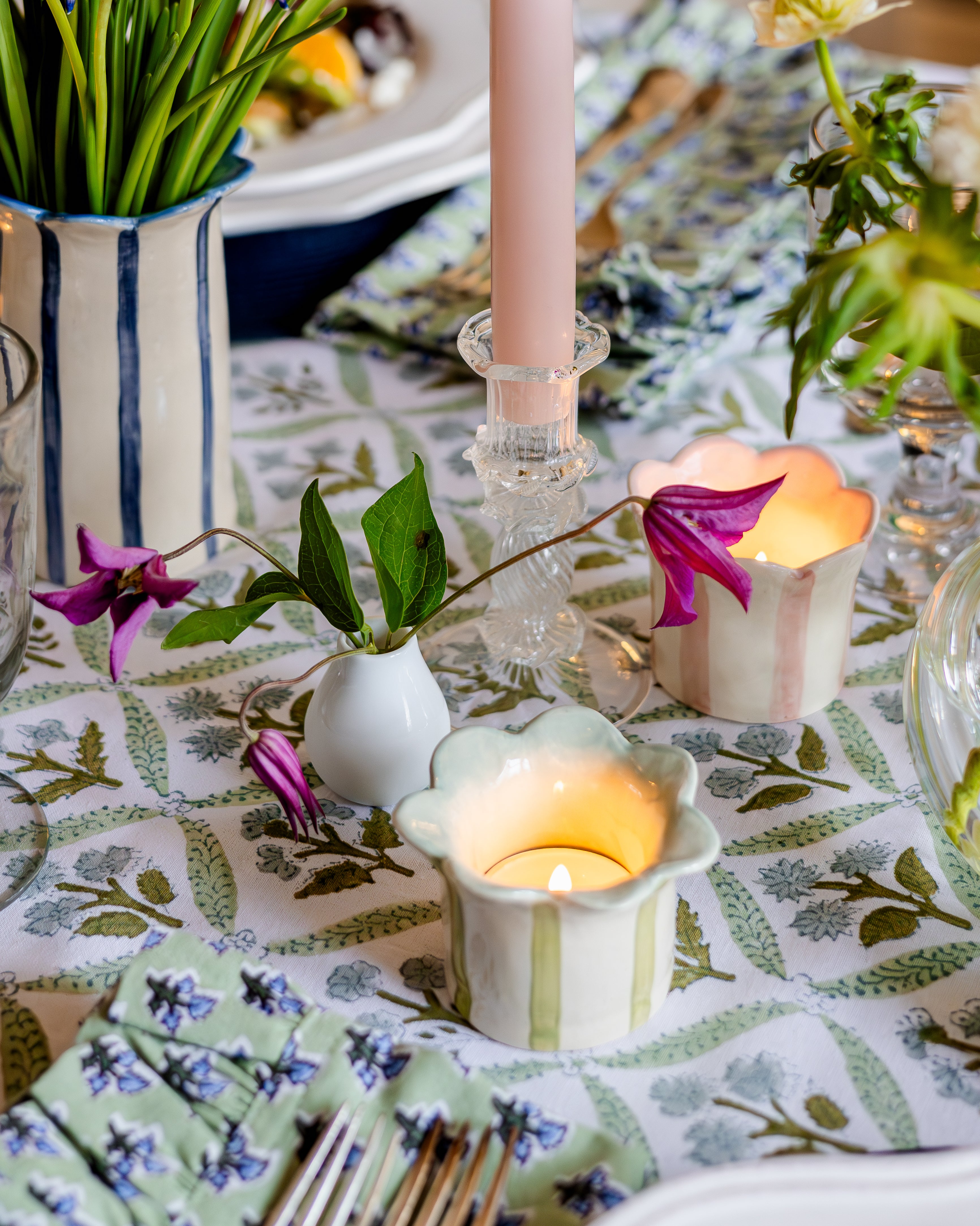 Pink Daisy Scalloped Tealight Holder