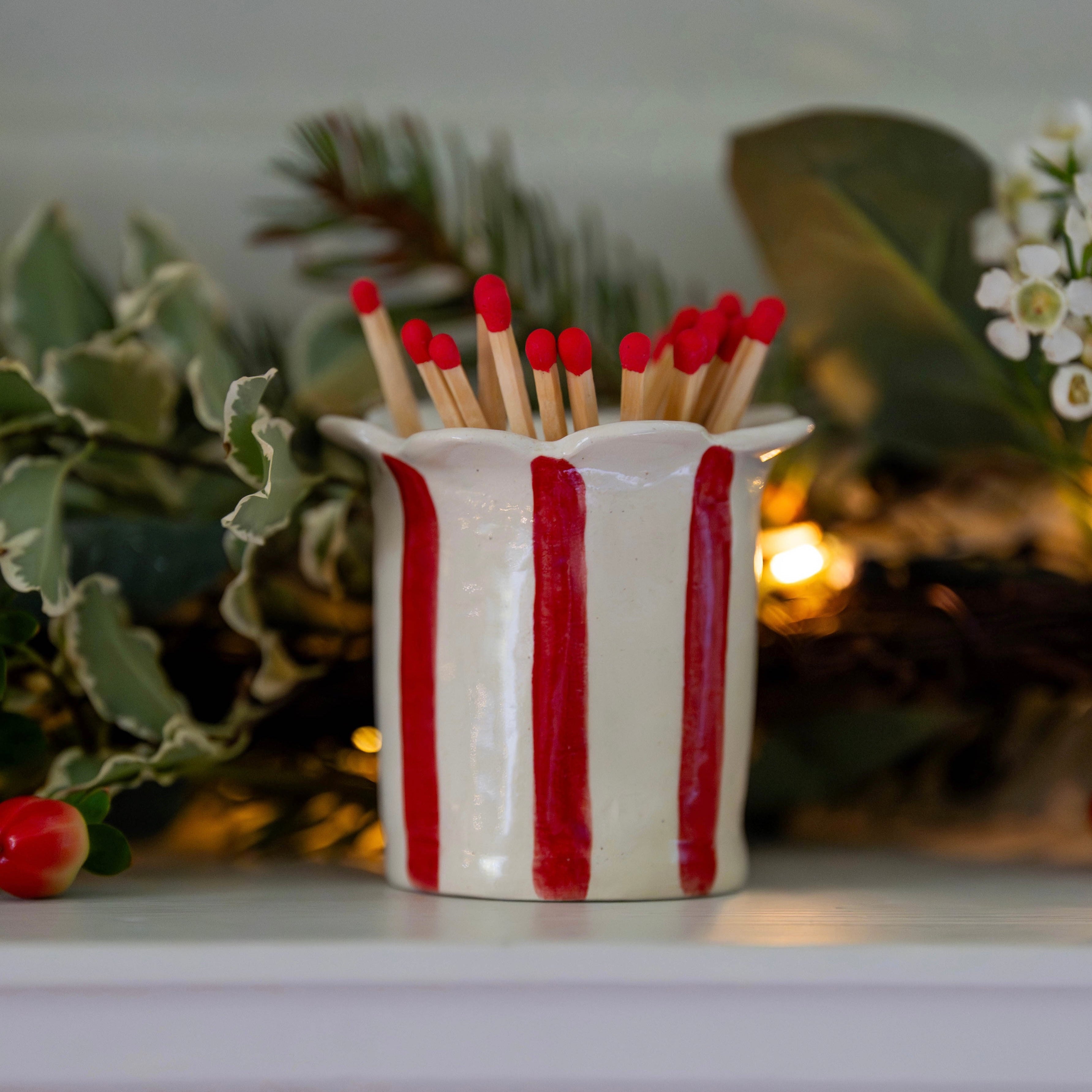 Red Daisy Scalloped Match Holder