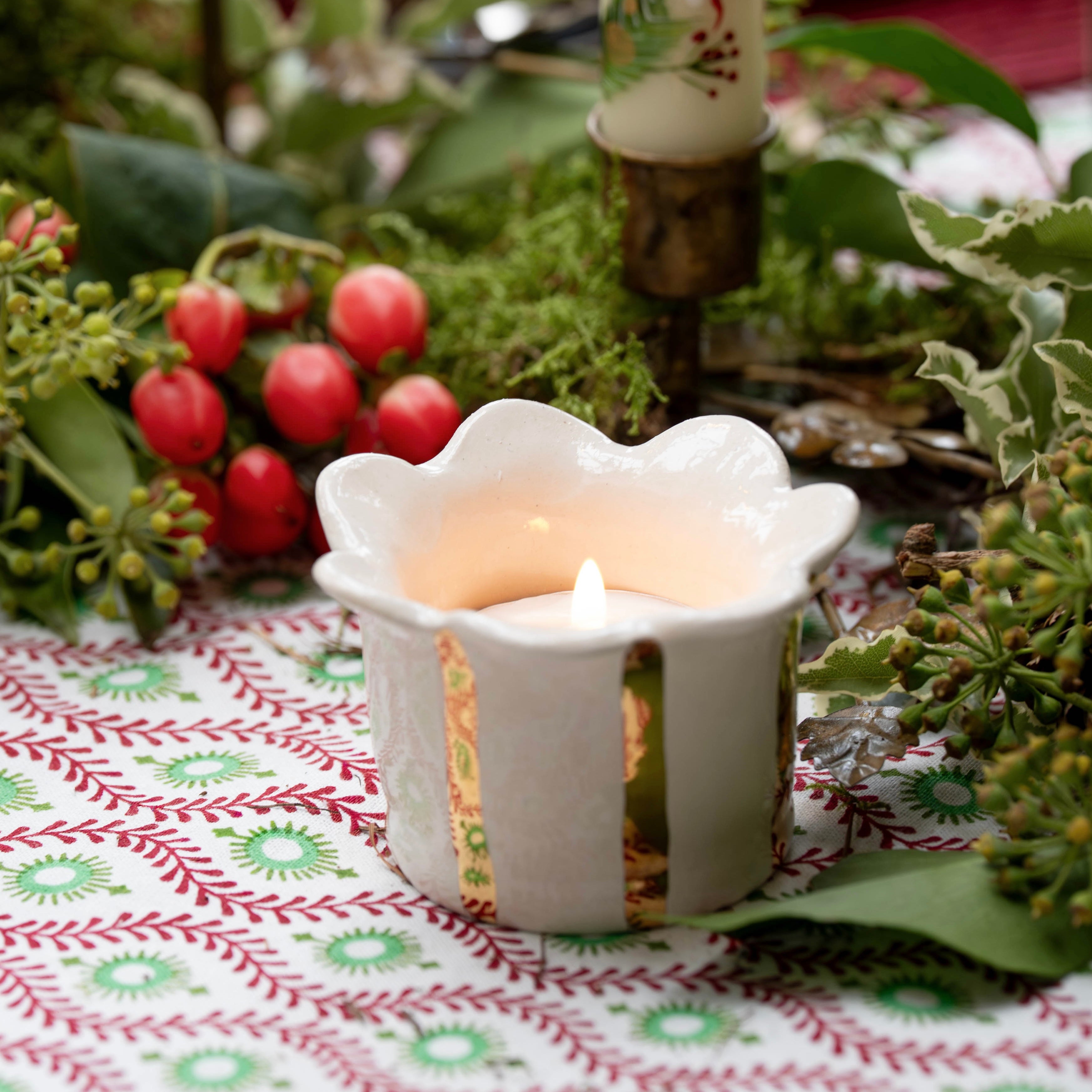 Gold Daisy Scalloped Tealight Holder