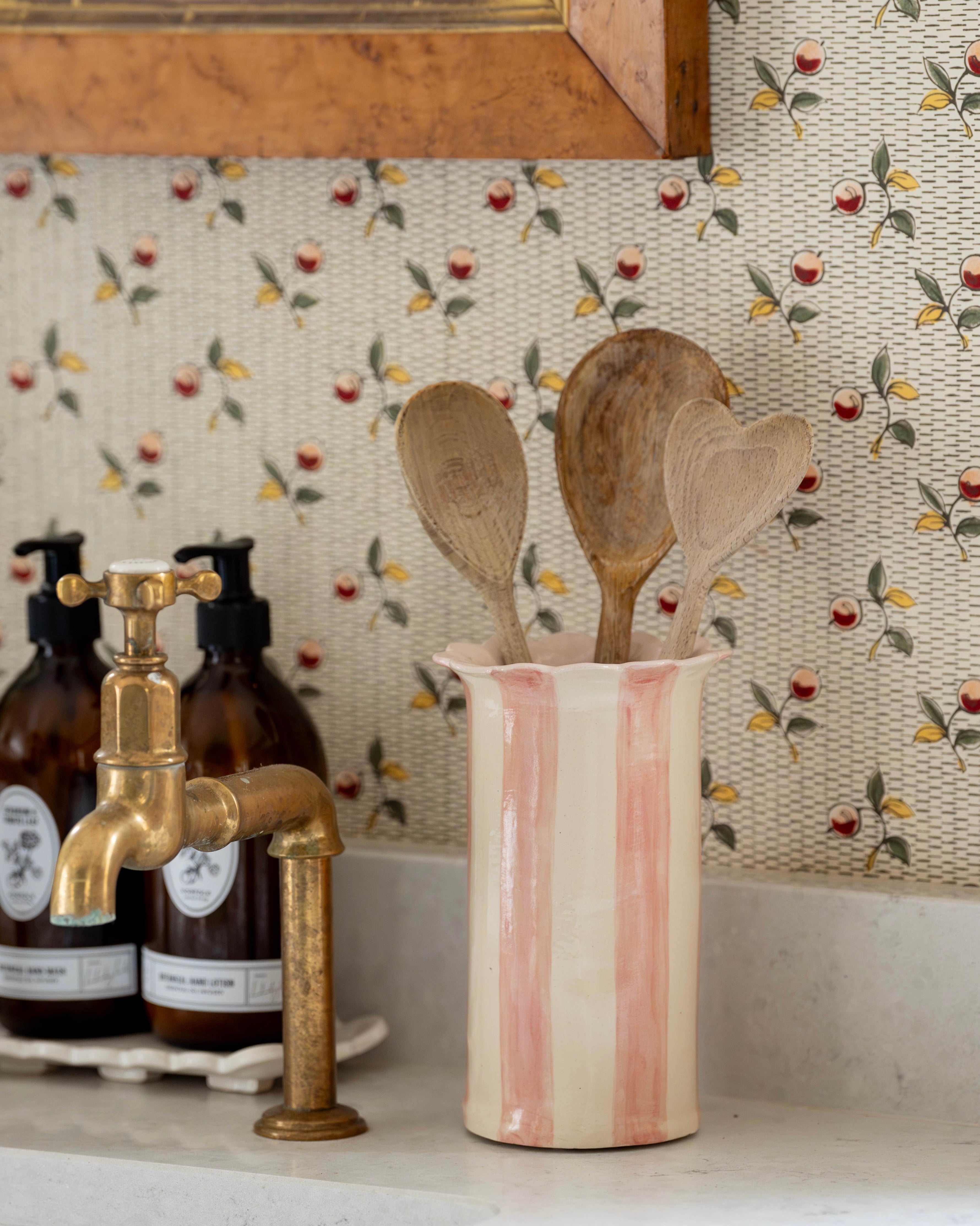 Scalloped Pink Daisy Utensil Holder