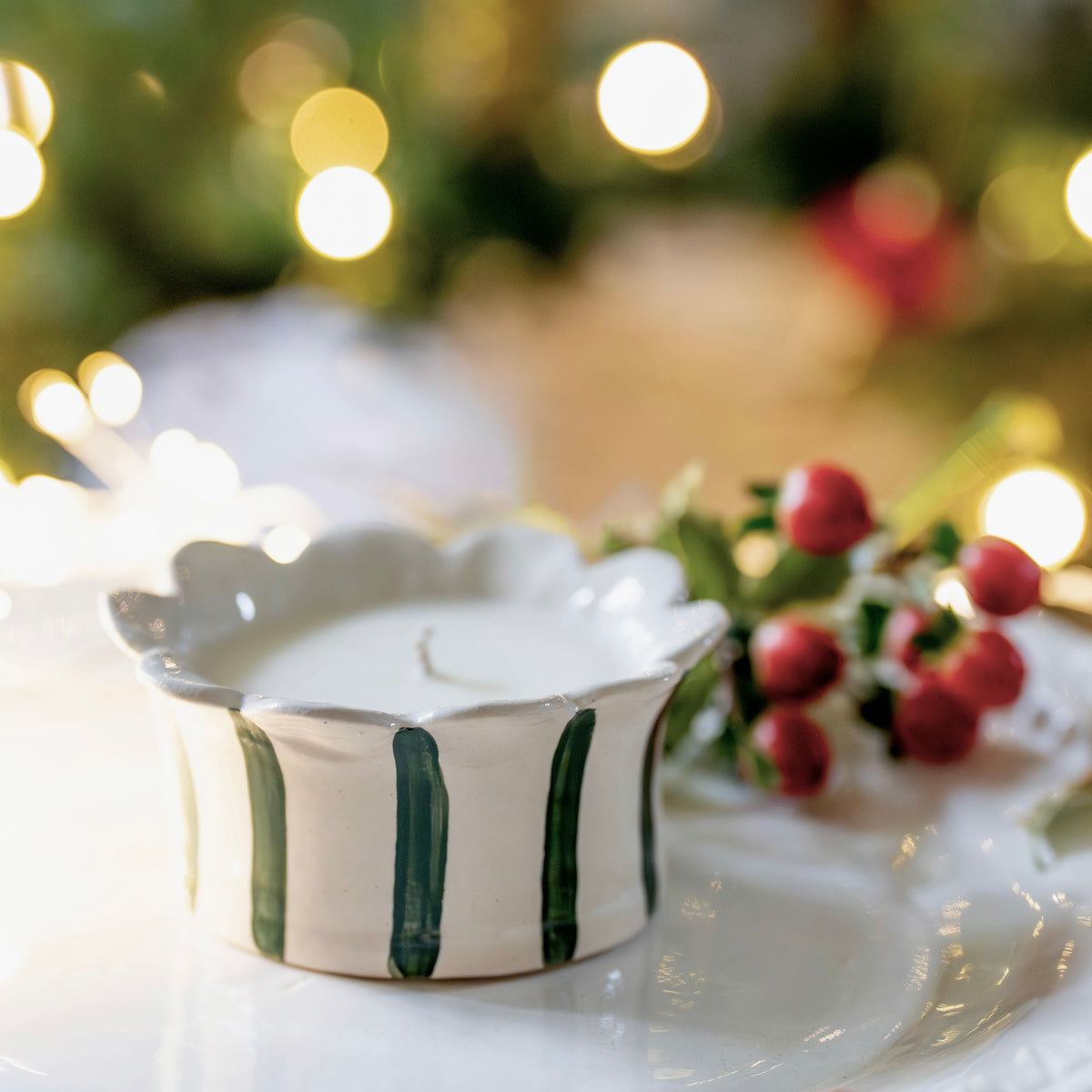 Forest Daisy Scalloped Candle (Winter Spice)