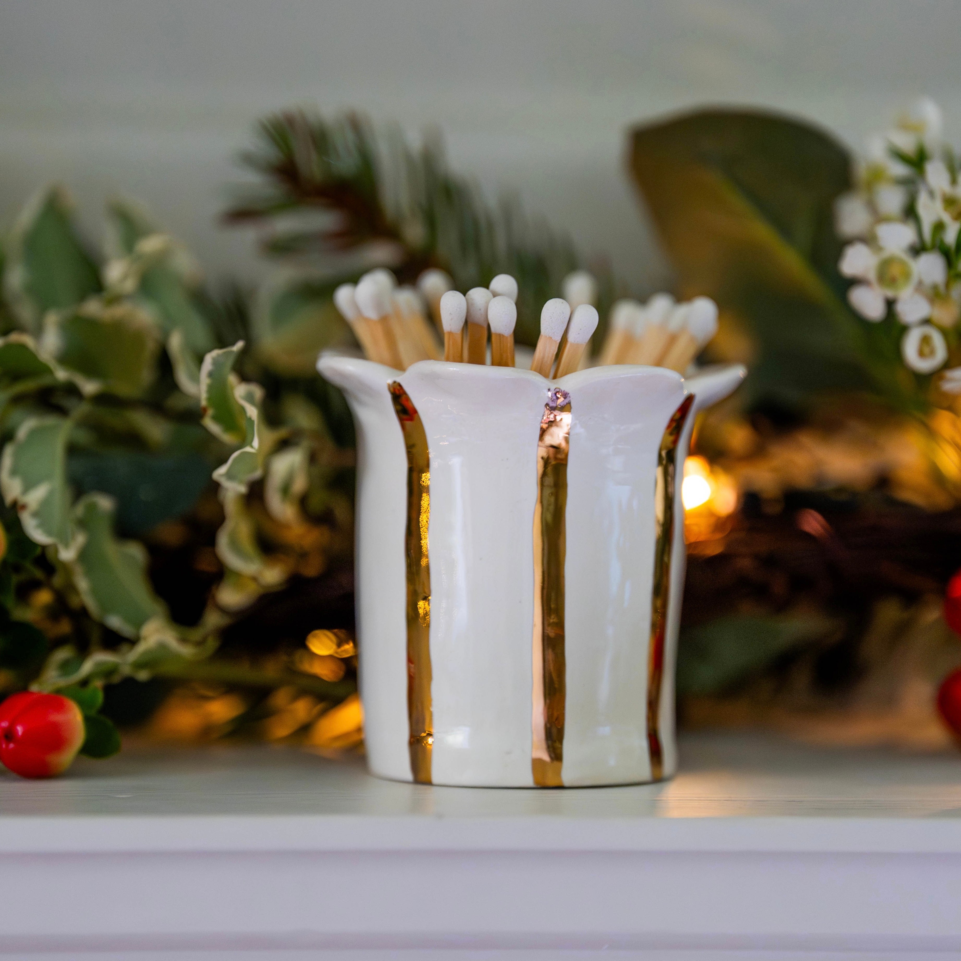 Gold Daisy Scalloped Match Holder
