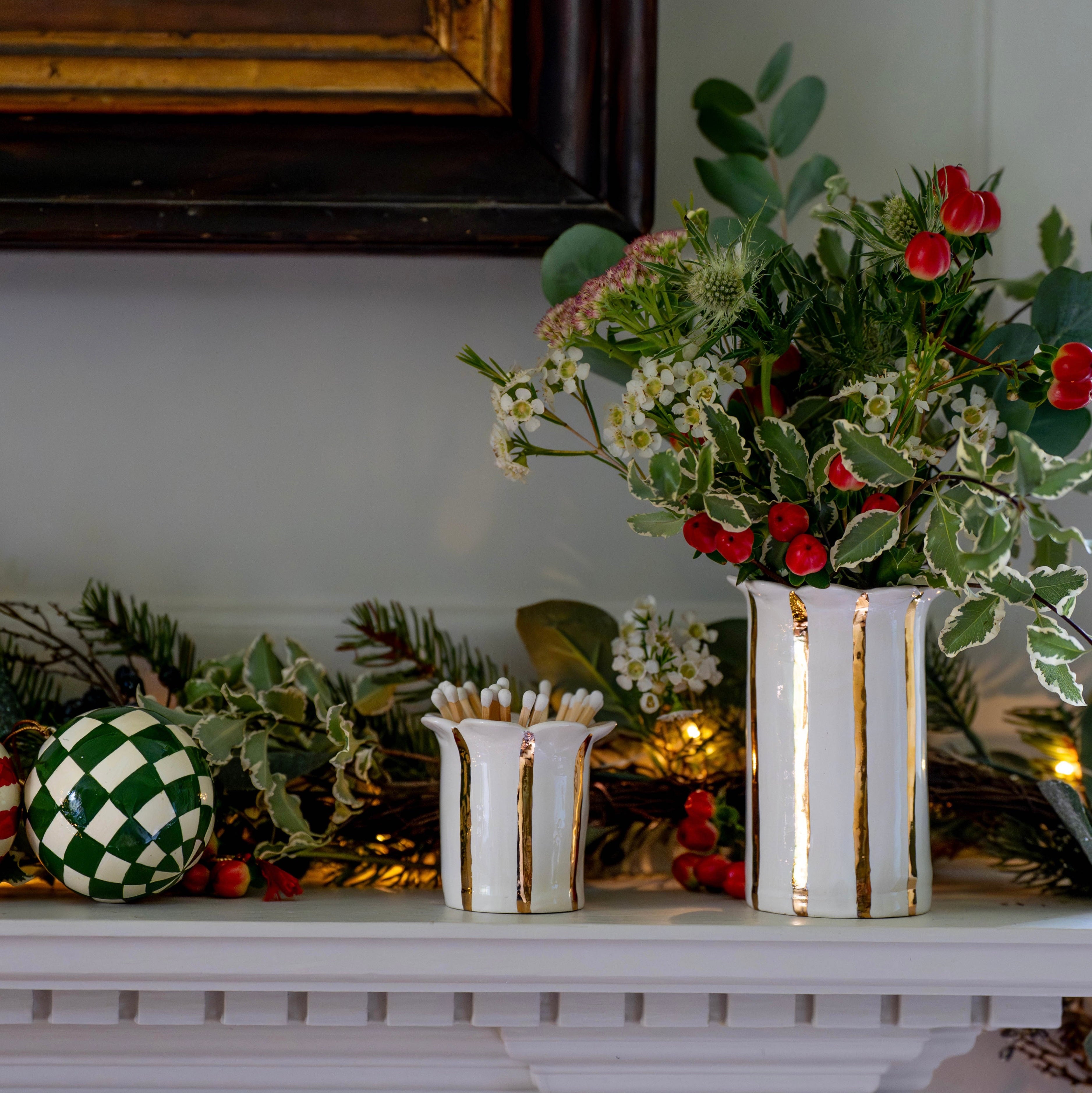 Gold Daisy Scalloped Vase