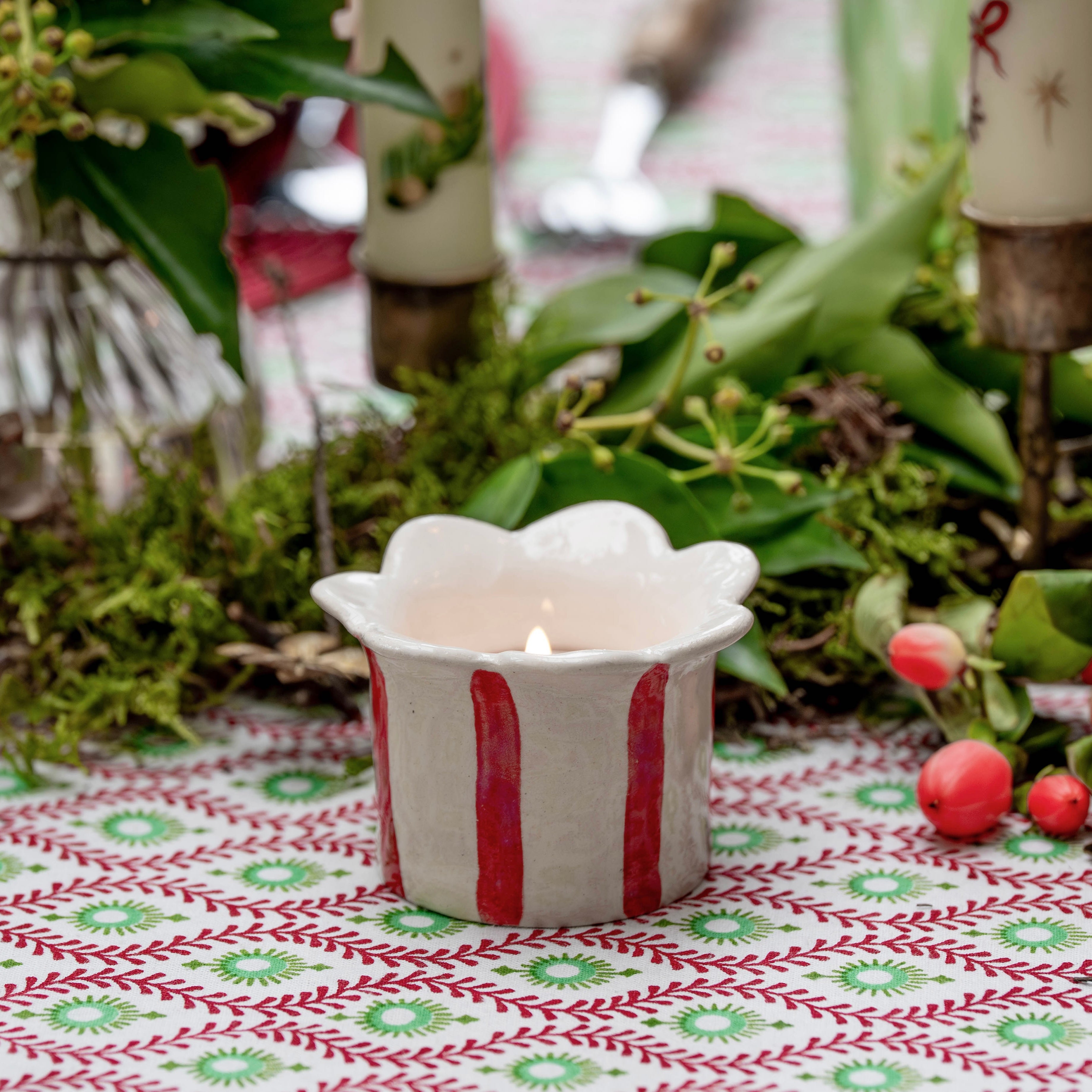 Red Daisy Scalloped Tealight Holder