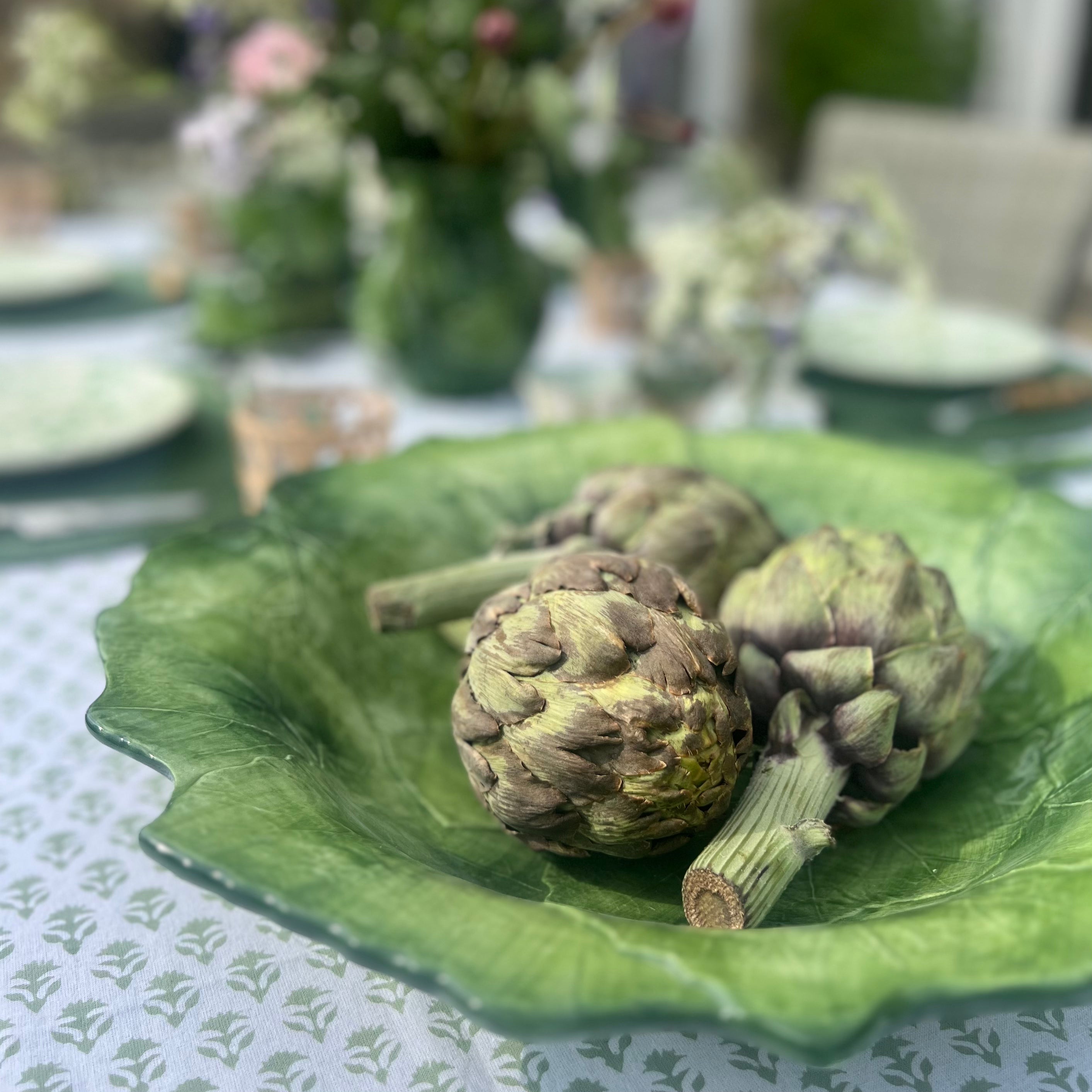 Green Vine Leaf Shallow Salad Bowl (Shaped Edge)