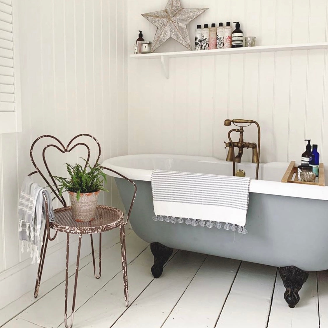 Pale Grey Handwoven Tasselled Bath Mat