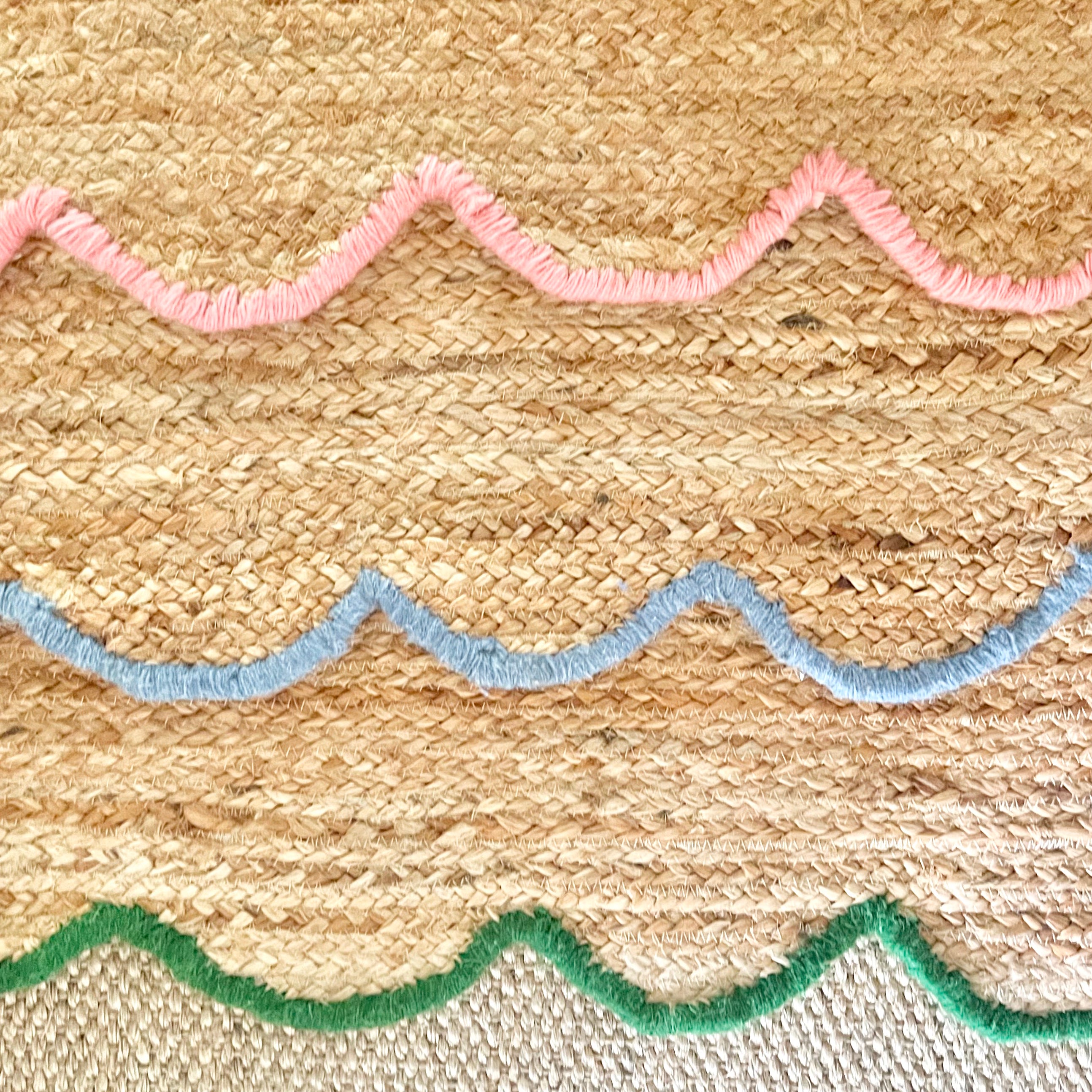 Jute Rug with Pink Cotton Scalloped Edge