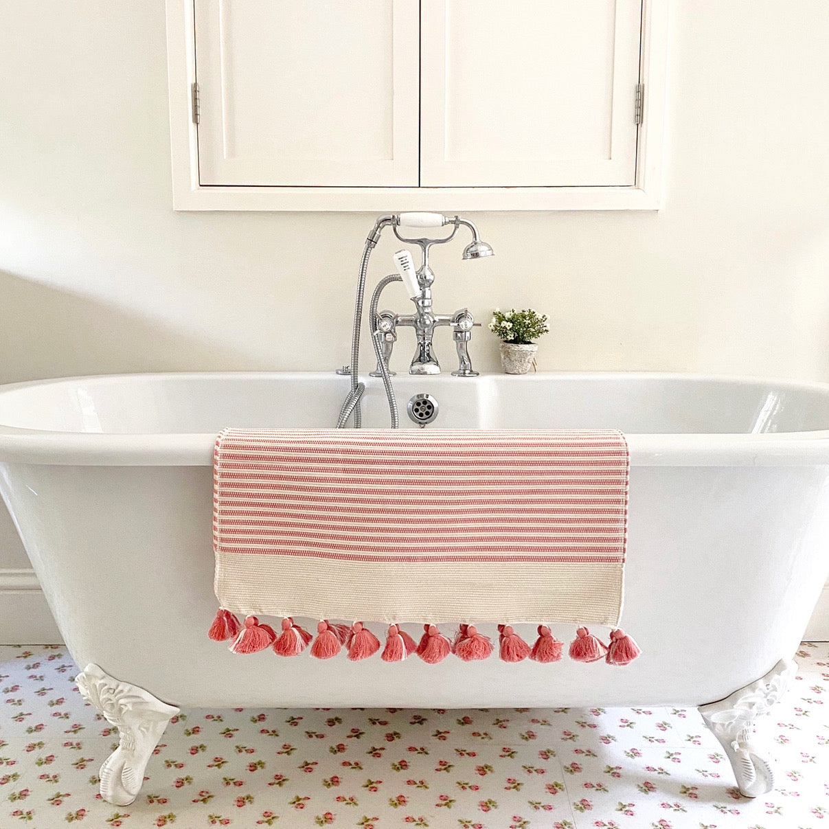 Rose Handwoven Tasselled Bath Mat