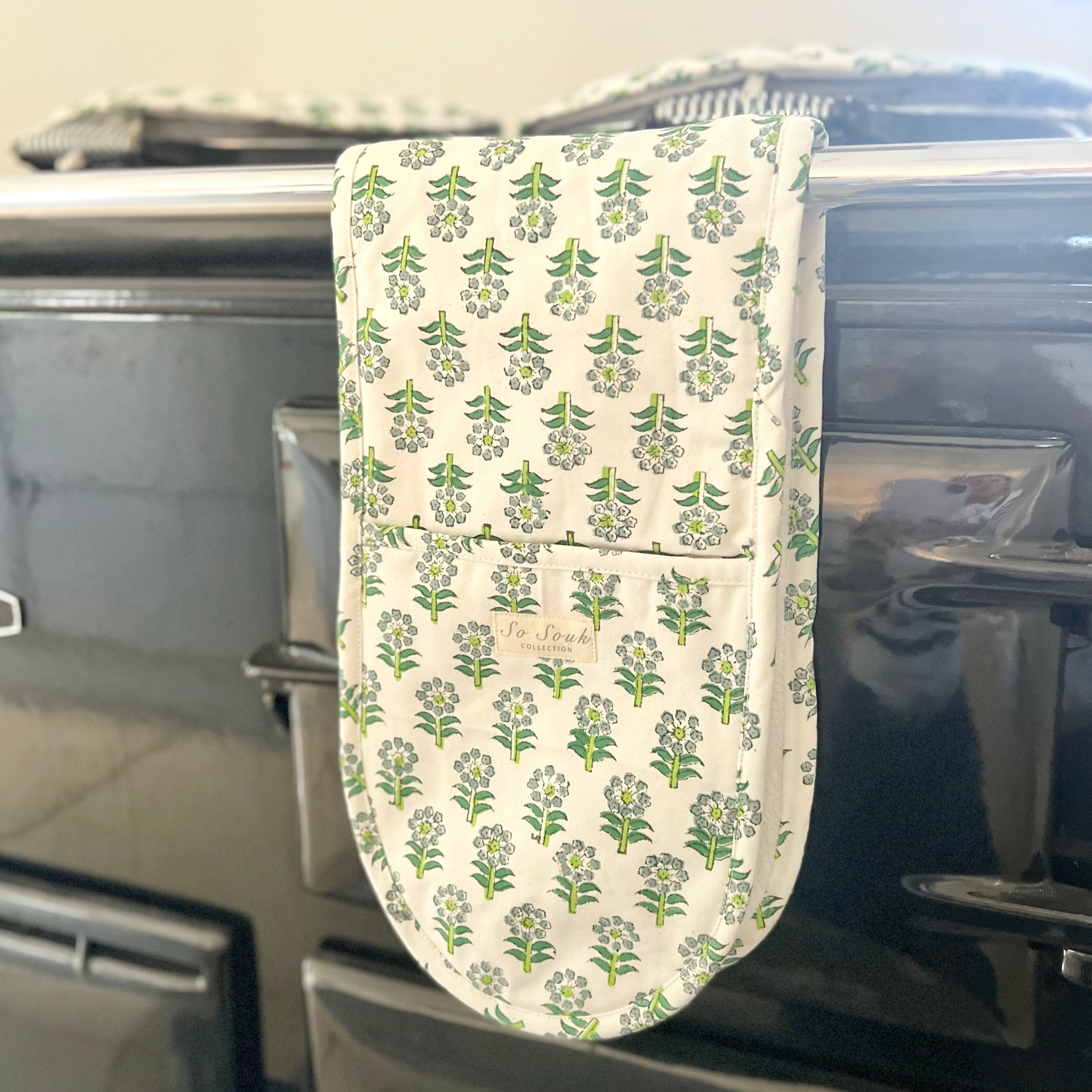 Green Daisy Oven Gloves